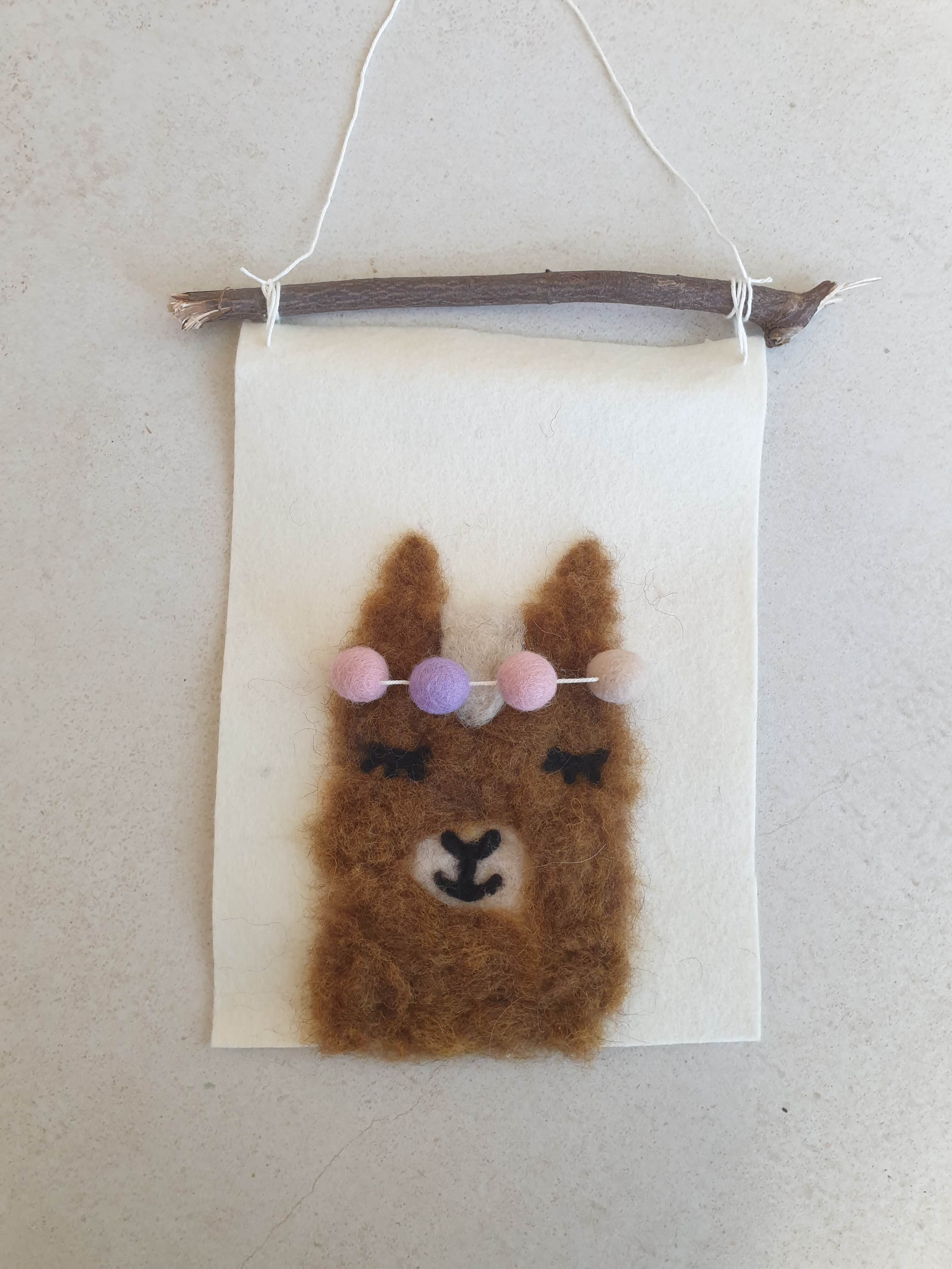 DIY vilten alpaca wandhanger - Foto