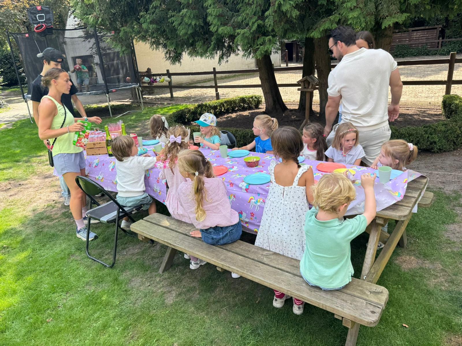 Kinderfeestje met paarden - Foto