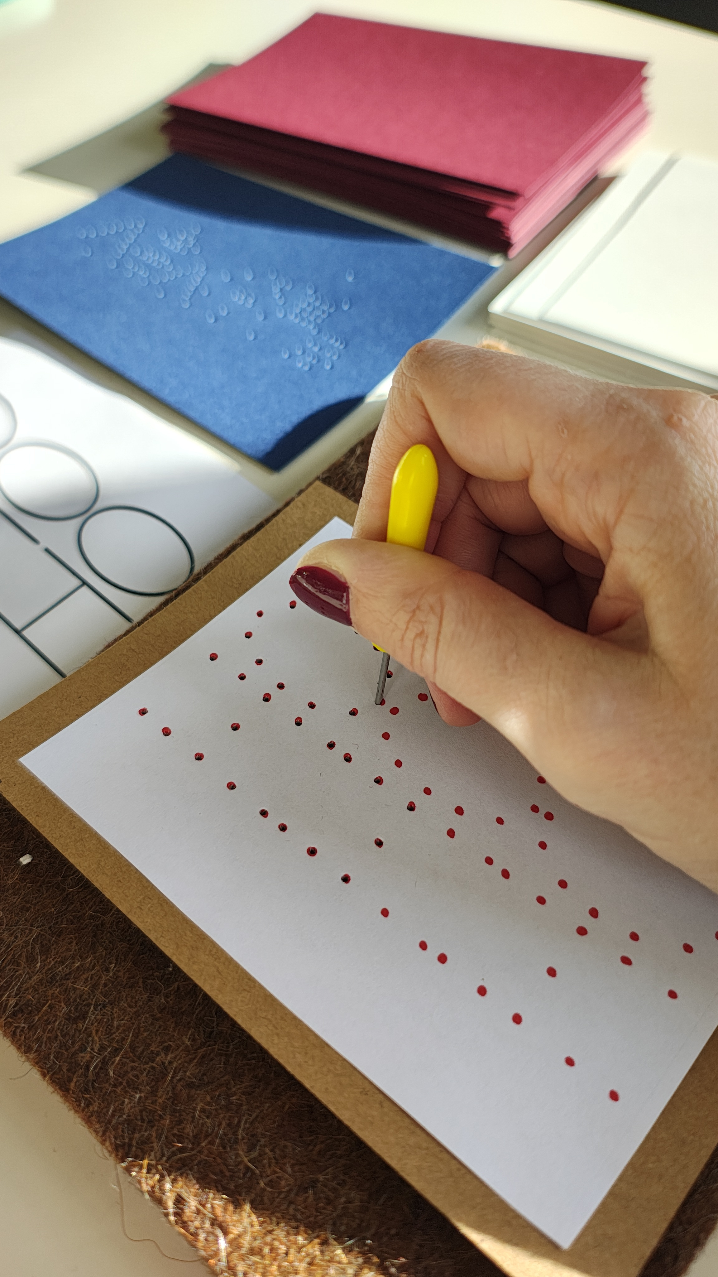 Borduur je eigen Kerst -of Nieuwjaarkaartjes: warm & handgemaakt 🎄 - Foto