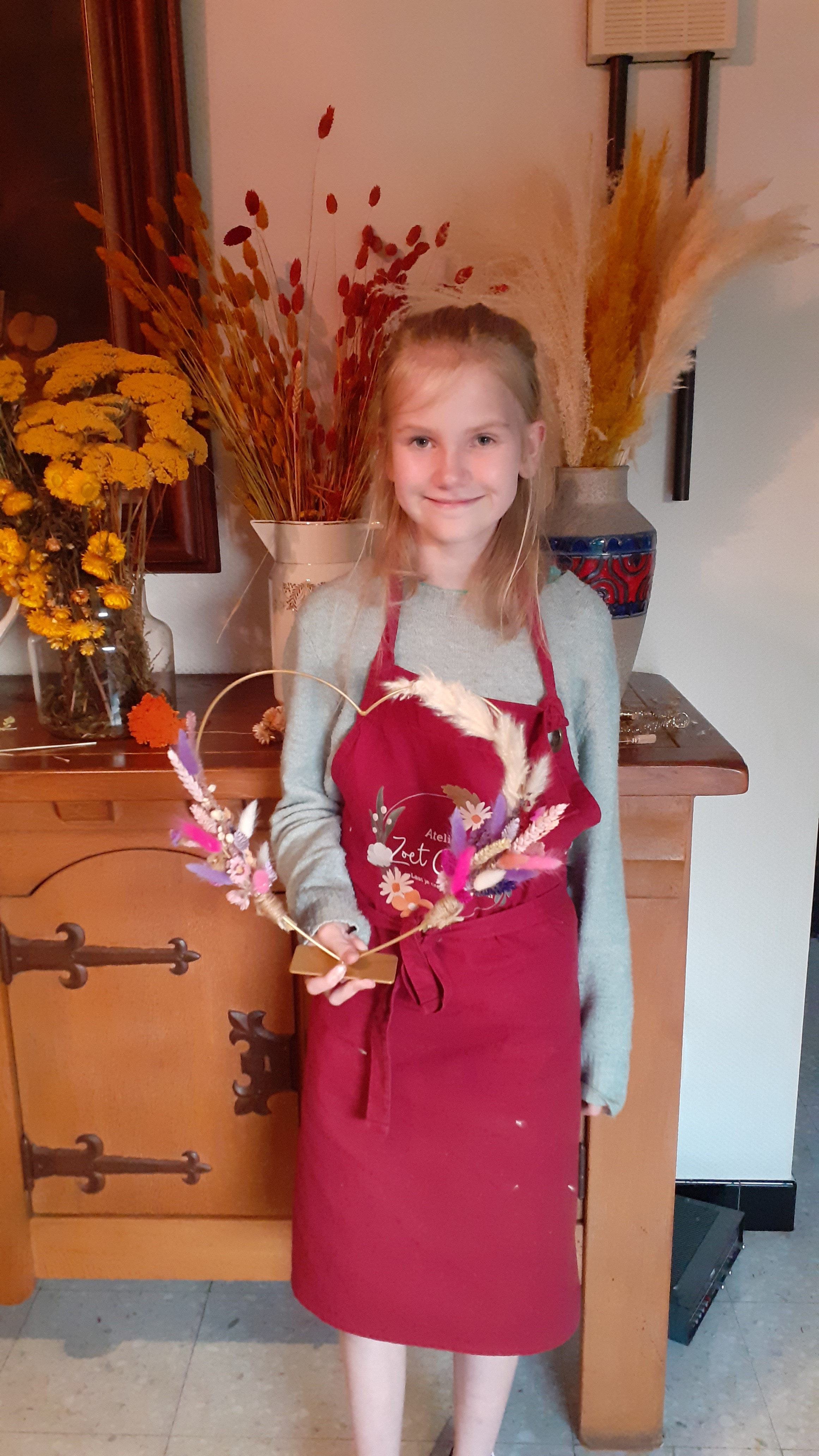 Kinderfeestje: Flowerhoop maken met droogbloemen - Foto