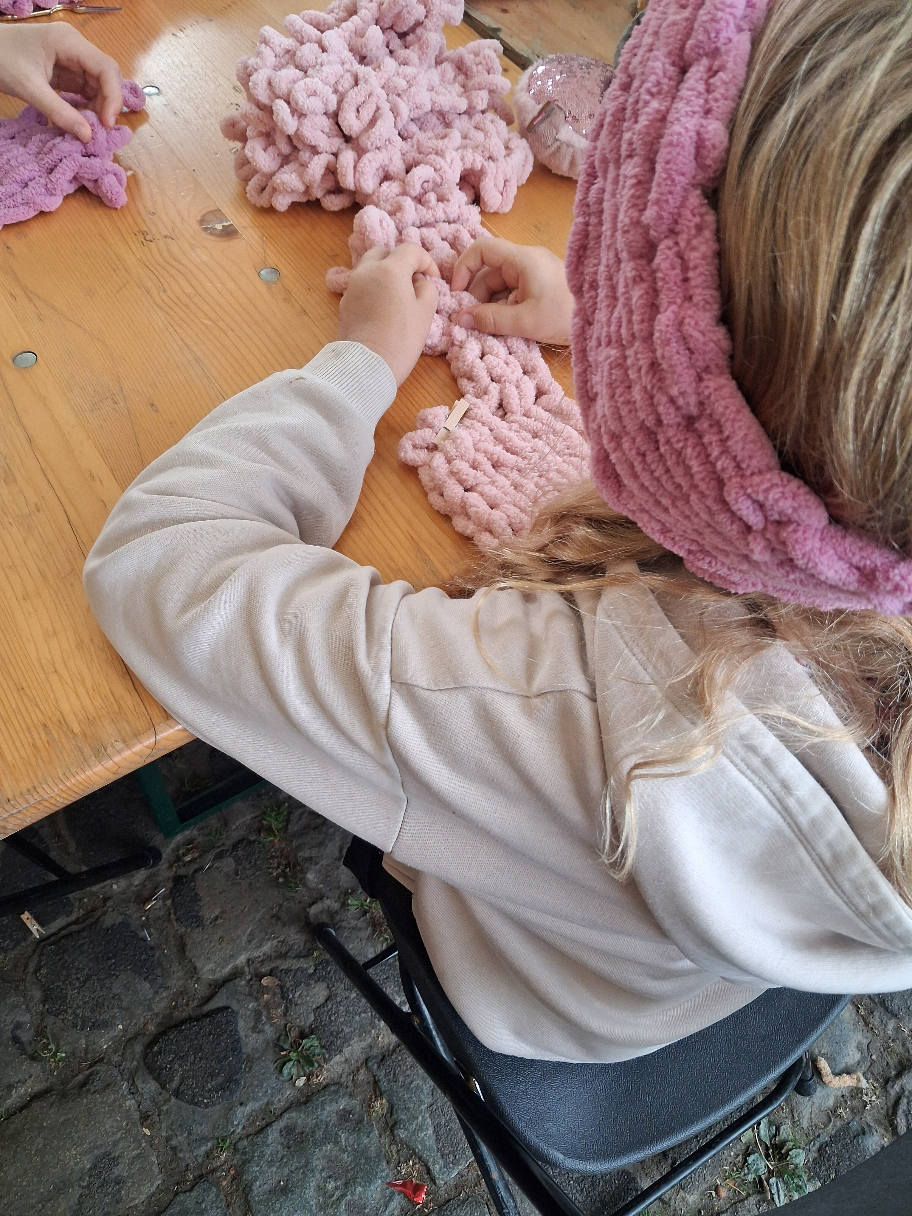 Creatief met lusjes – workshop handbreien voor kids - Foto