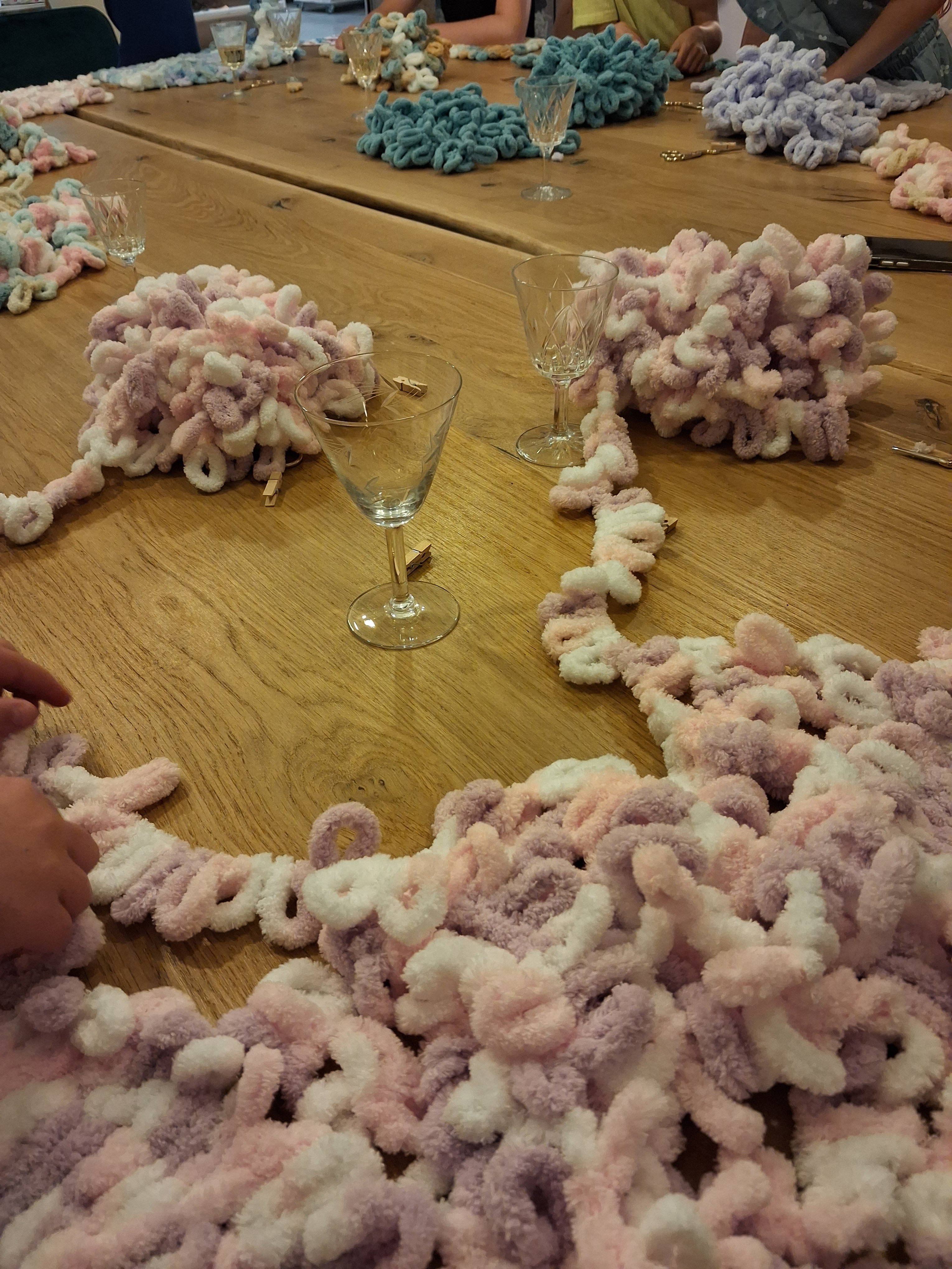 Creatief met lusjes – workshop handbreien voor kids - Foto