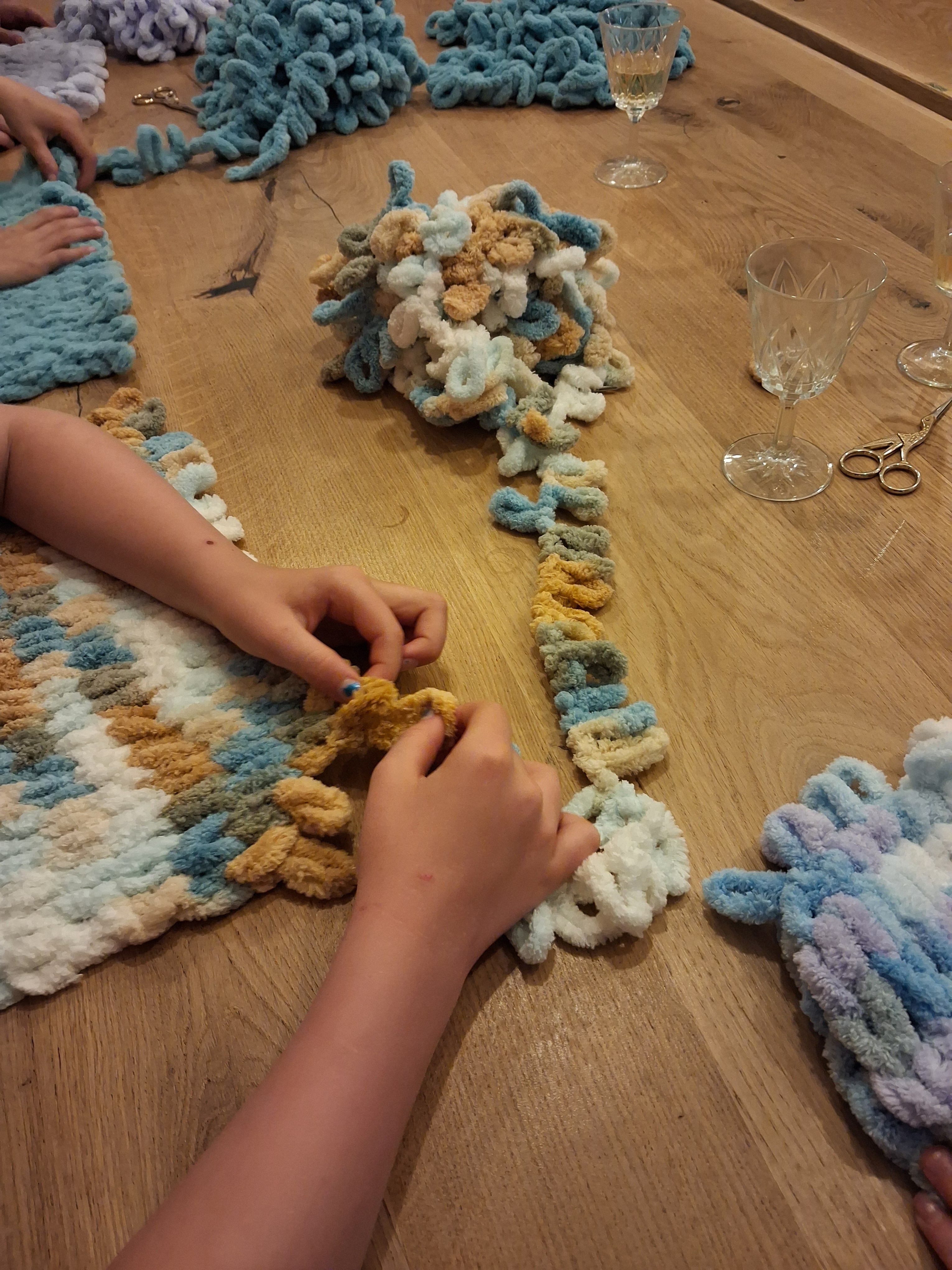 Creatief met lusjes – workshop handbreien voor kids - Foto