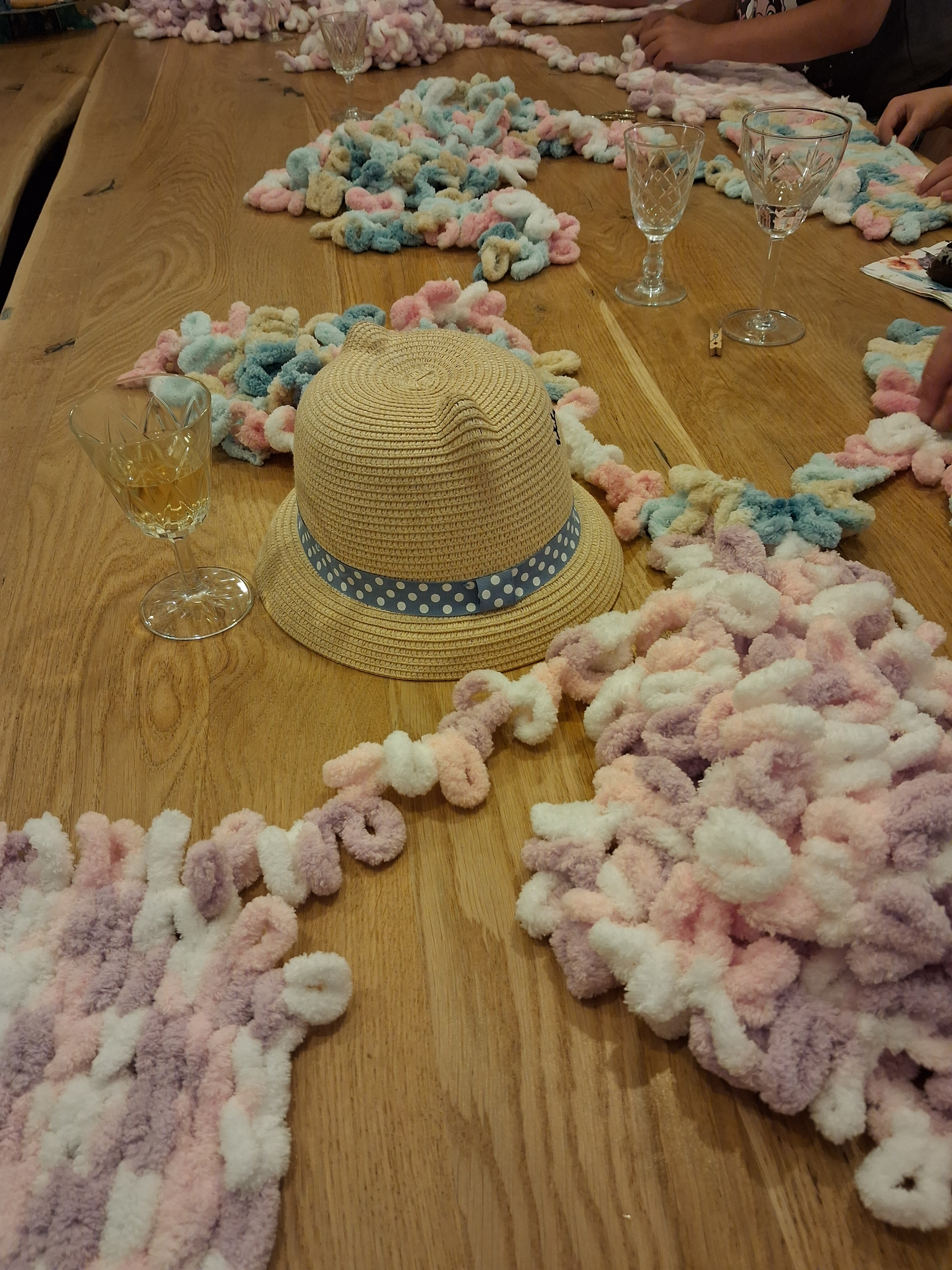 Creatief met lusjes – workshop handbreien voor kids - Foto