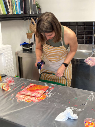 Pouring, giettechnieken met acrylverf