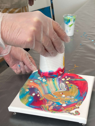pouring, giettechnieken met acrylverf