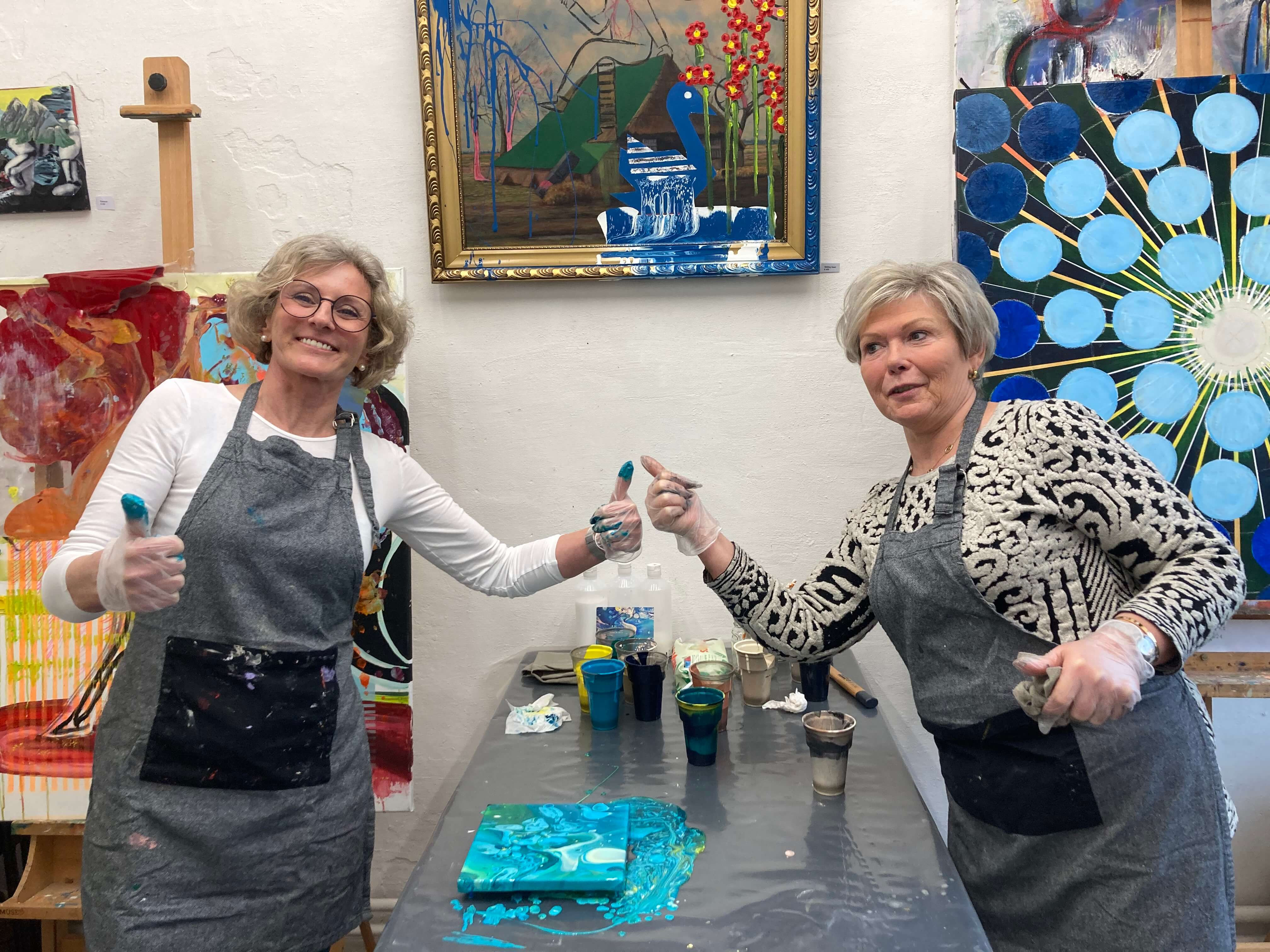 pouring, giettechnieken met acrylverf - Foto