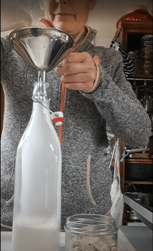 HOMEMADE NOTENMELK maken - Foto