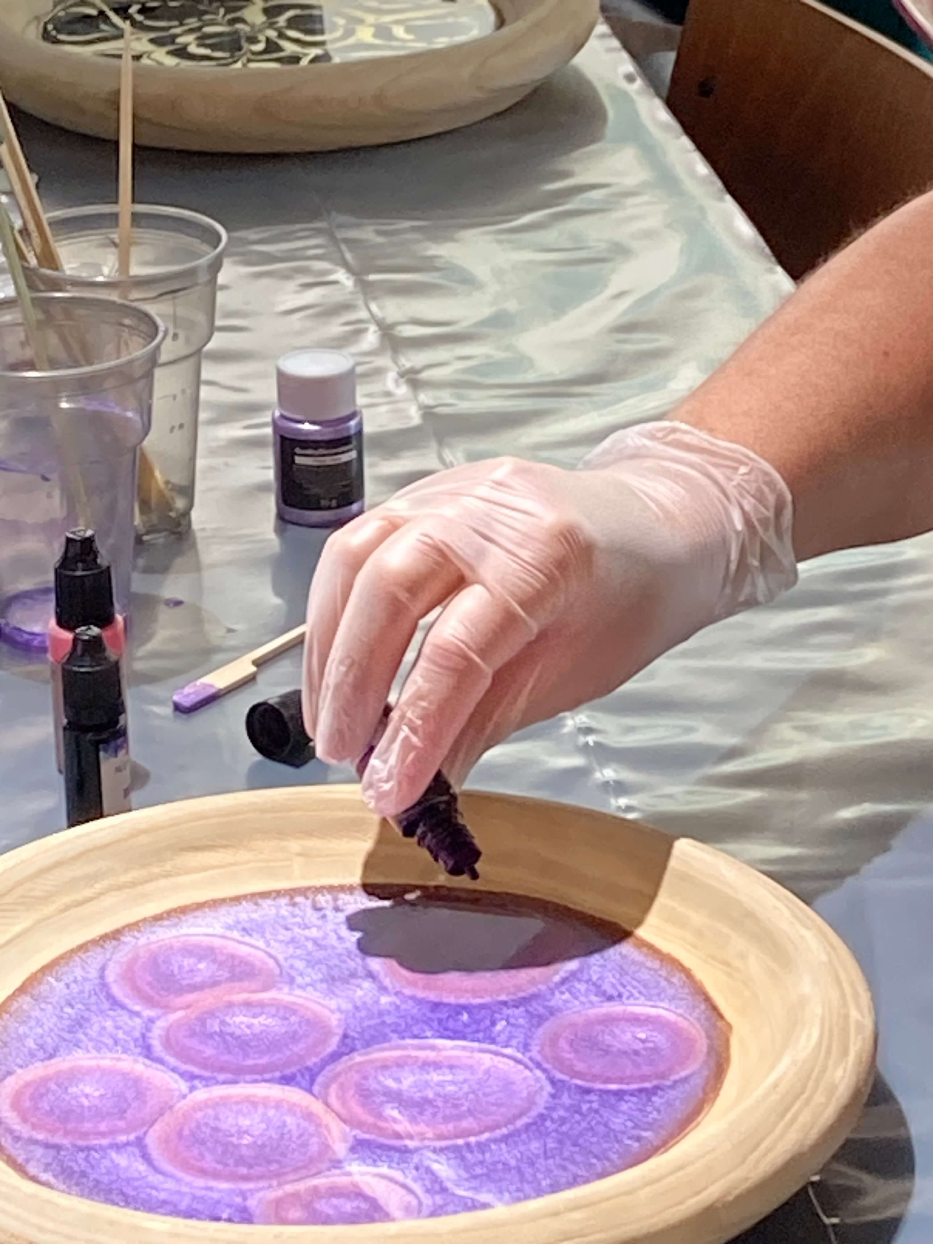 Leren werken met hars/resin. Plateau pimpen - Foto