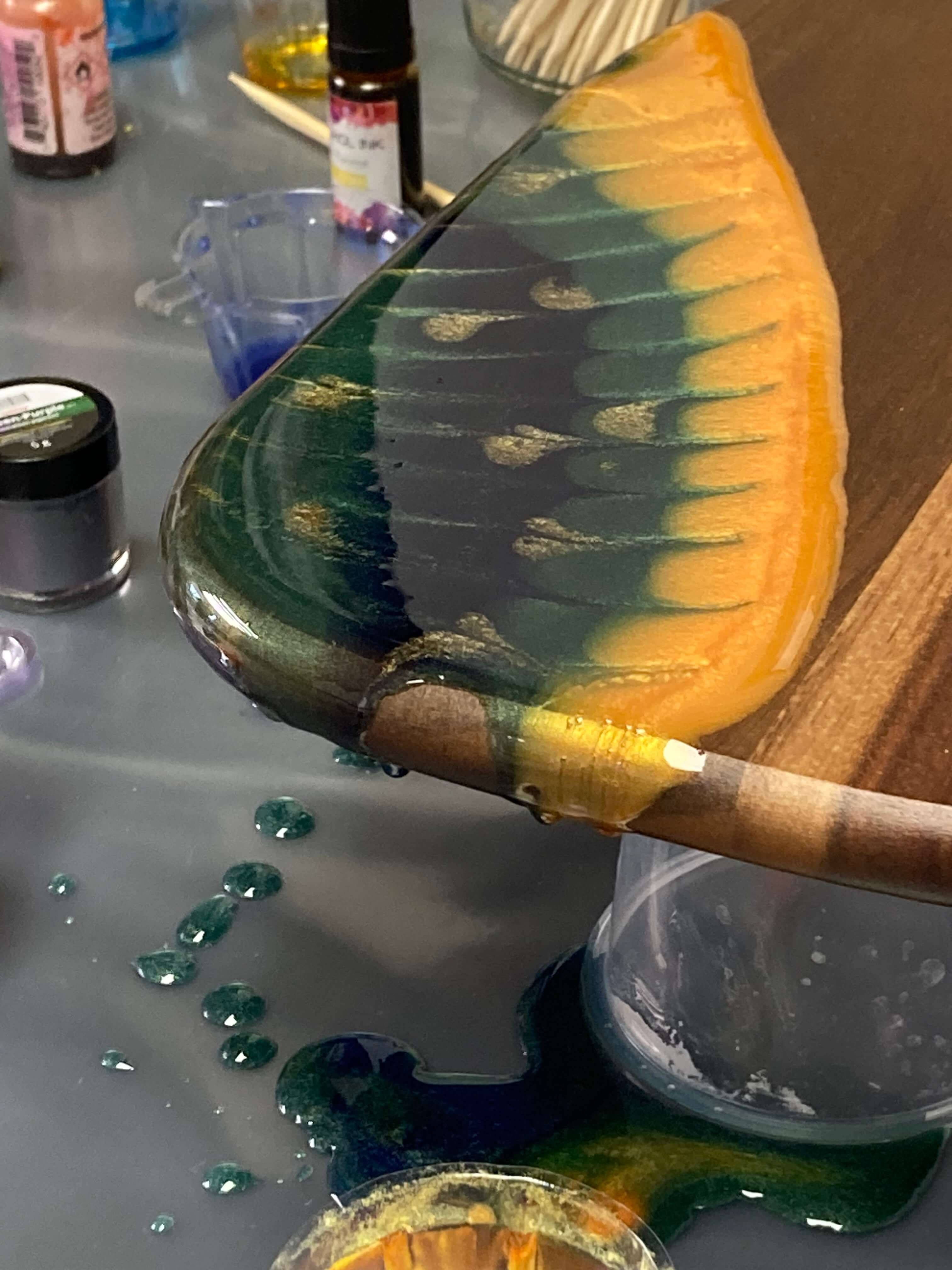 Leren werken met hars/resin. Plateau pimpen - Foto