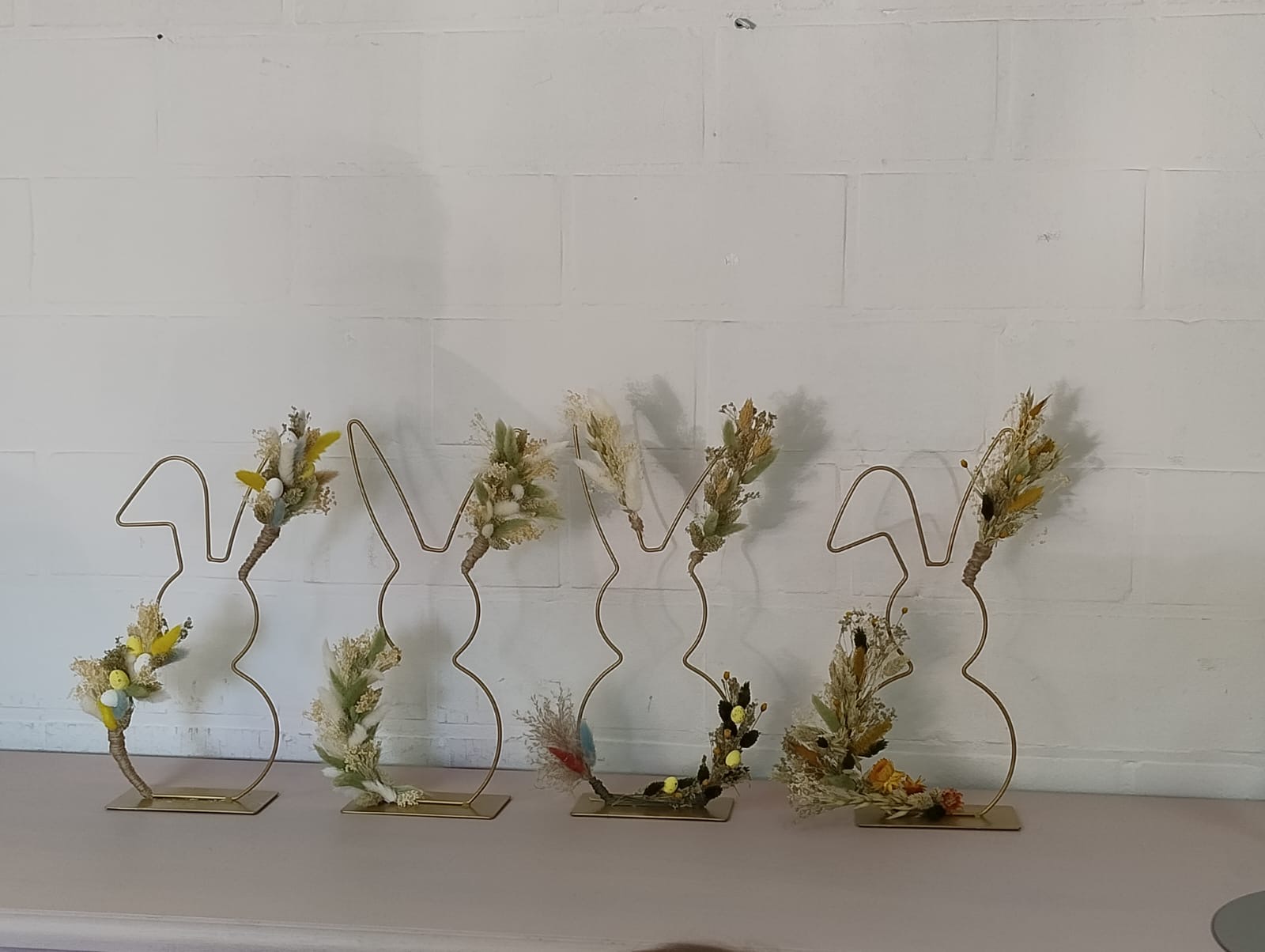 Paasdecoratie met droogbloemen - Foto