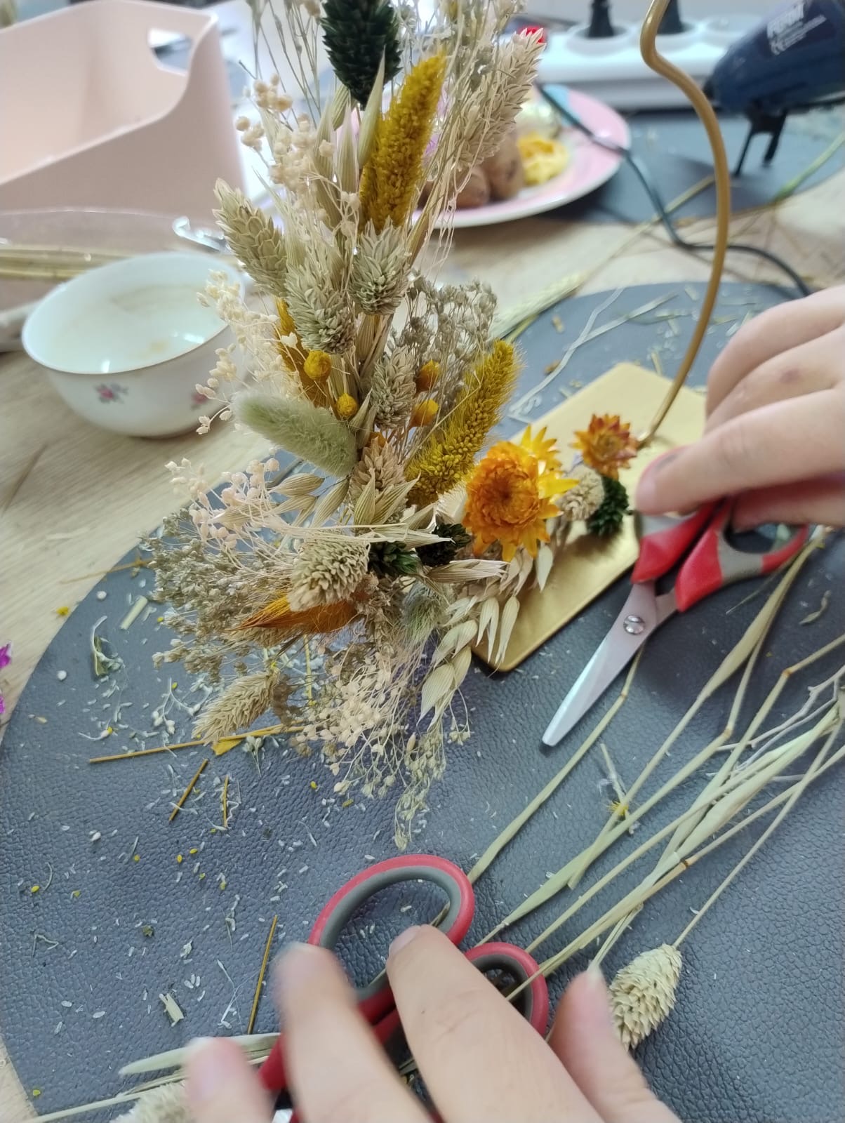 Paasdecoratie met droogbloemen - Foto