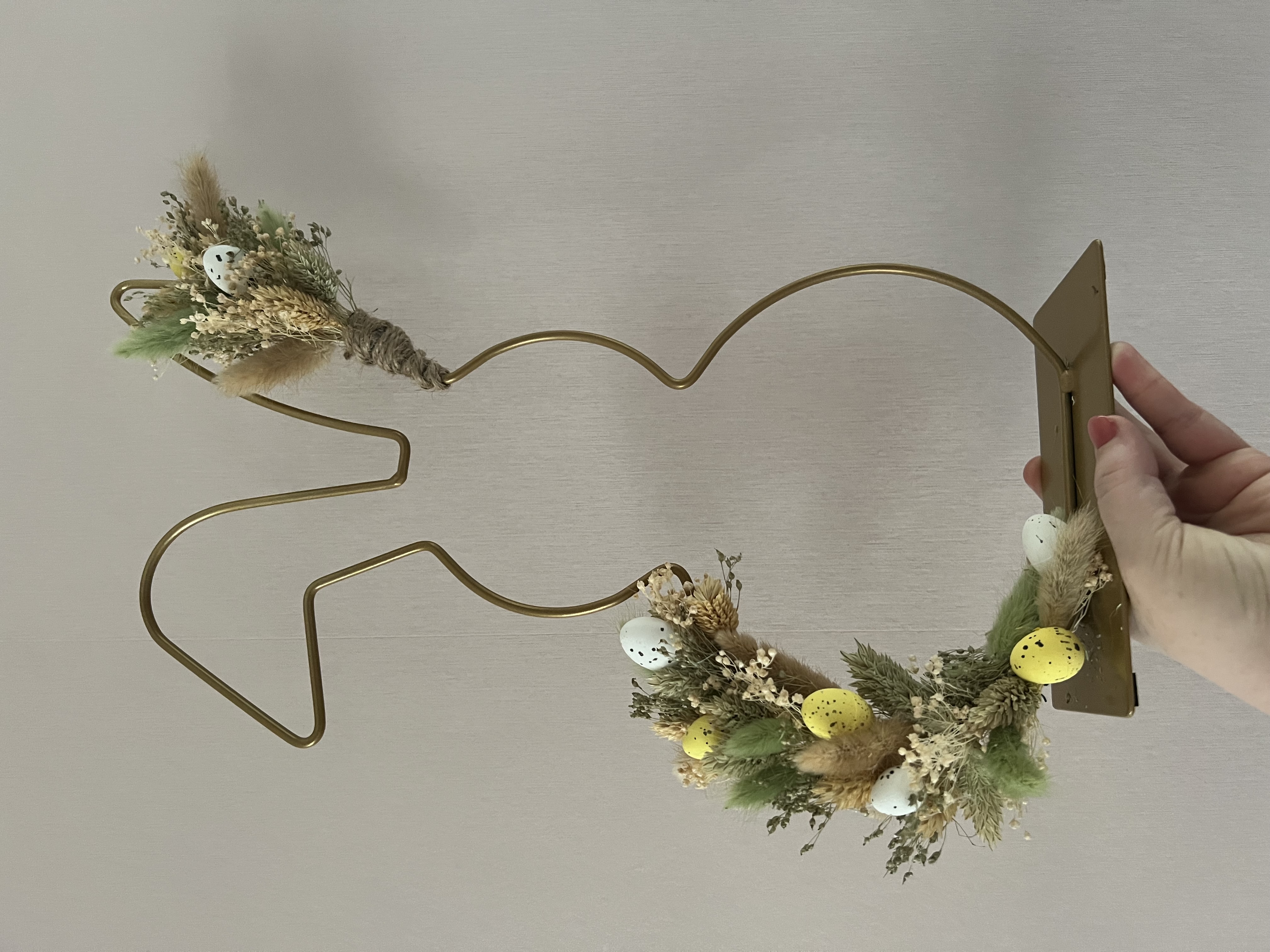 Paasdecoratie met droogbloemen