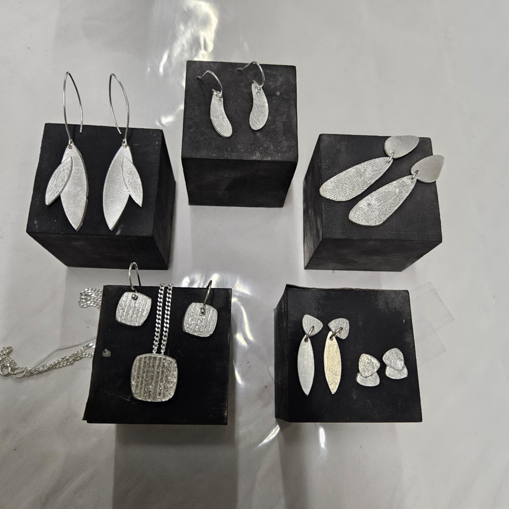 Workshop Zilverklei Oorbellen en/of Hangers met vriendinnen, familie, collega's,... of als vrijgezelle-party