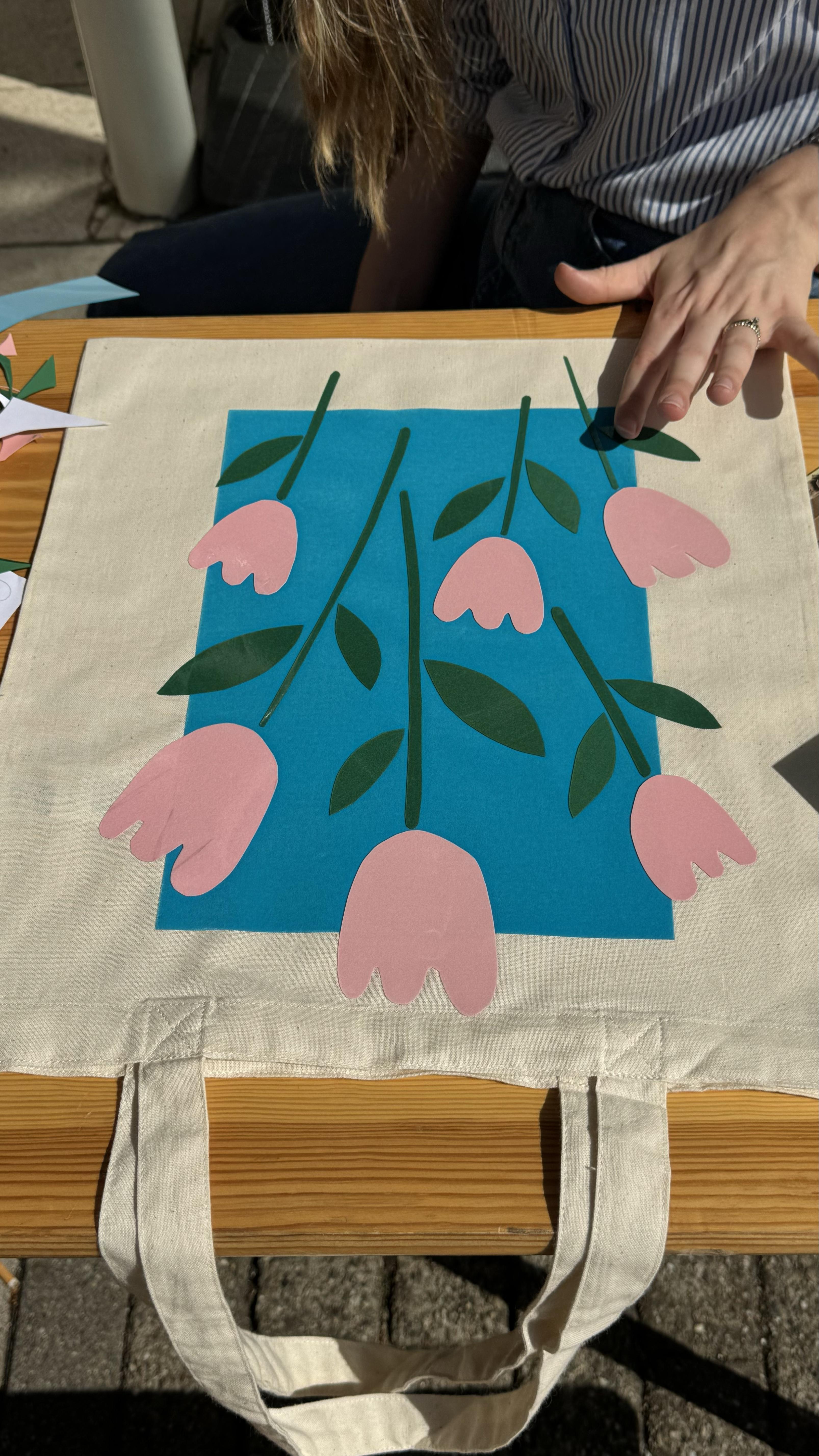 Design je eigen shirt of tas met je collega's - Foto