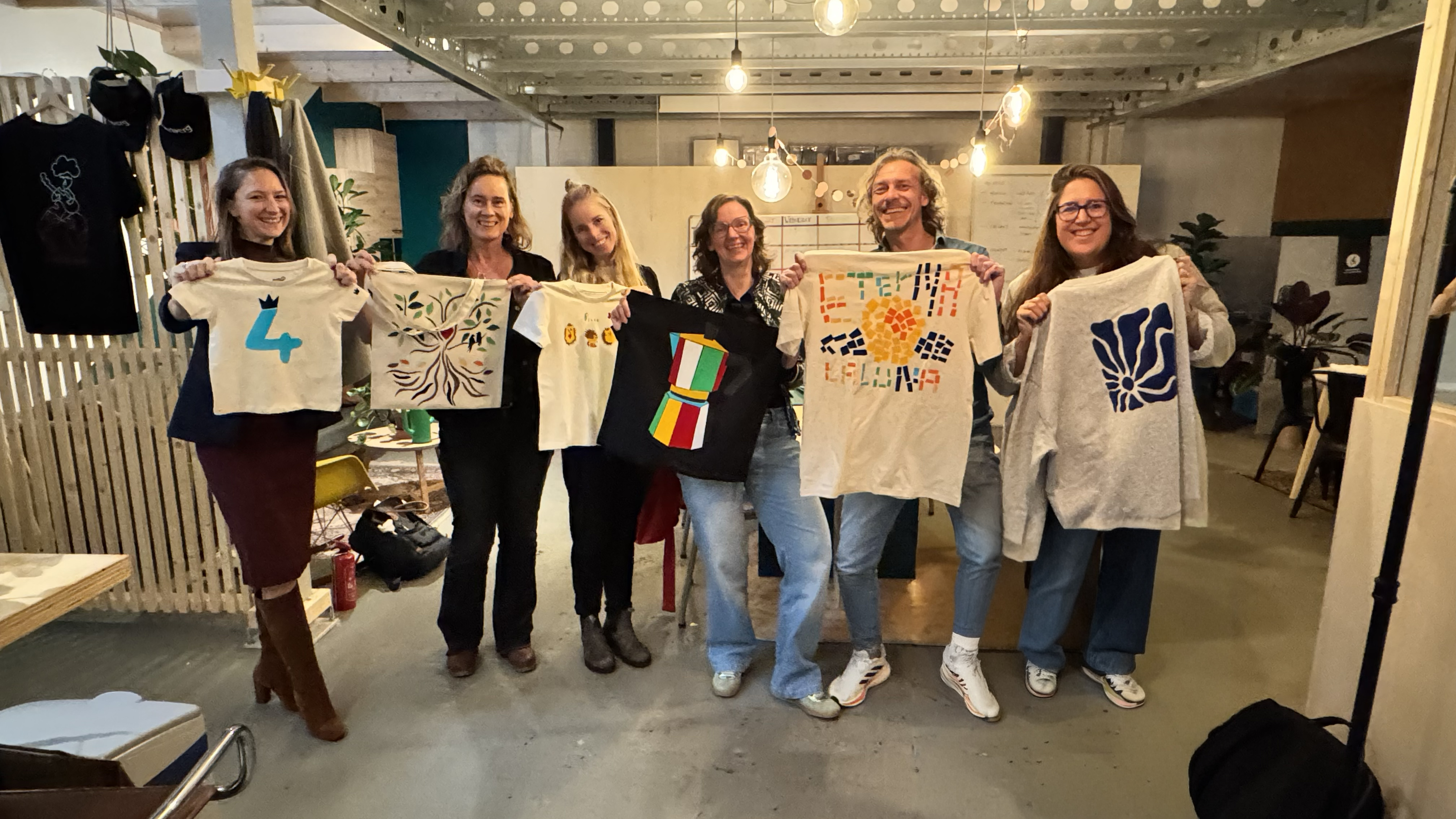 Design je eigen shirt of tas met je collega's