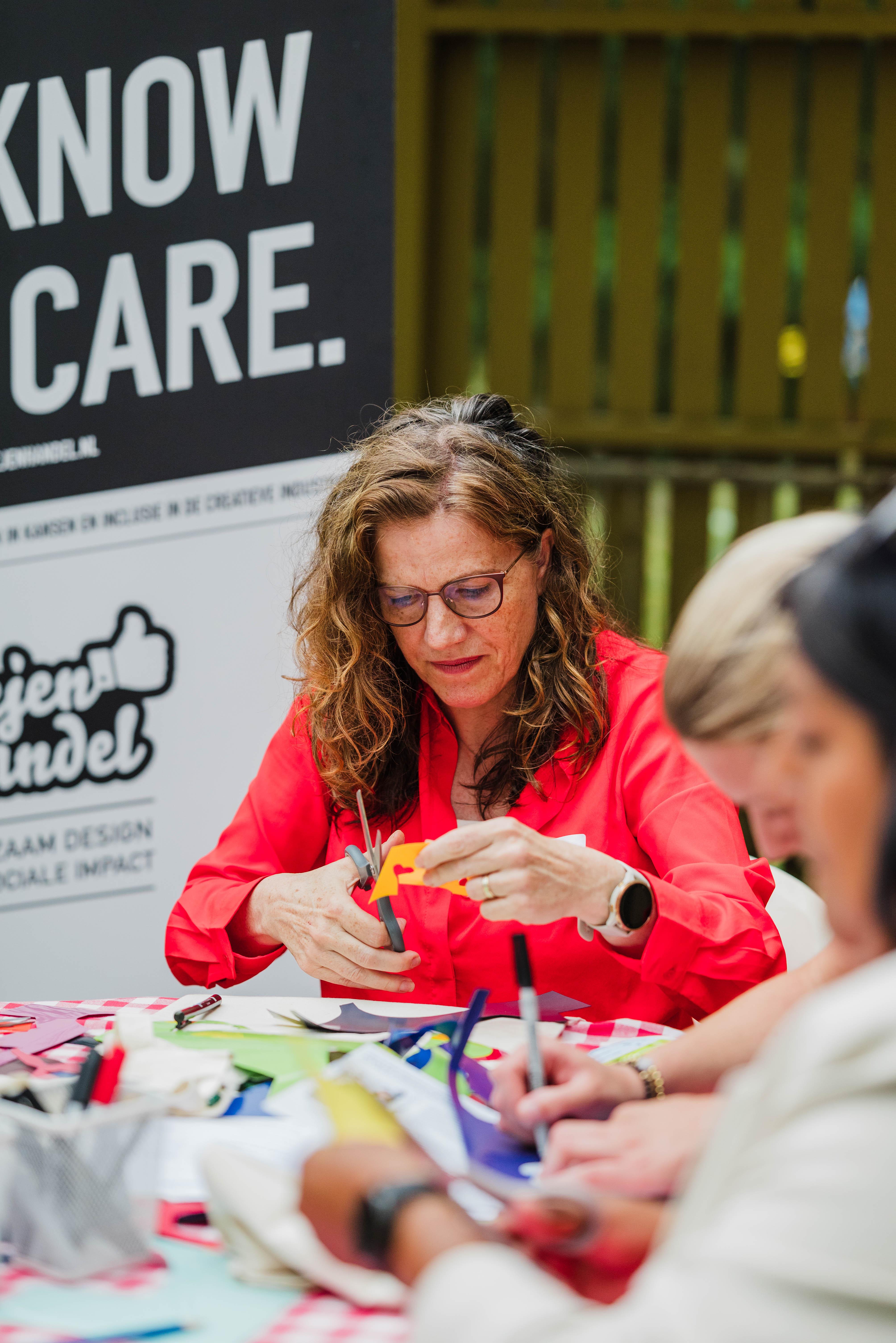 Design je eigen shirt of tas met je collega's - Foto