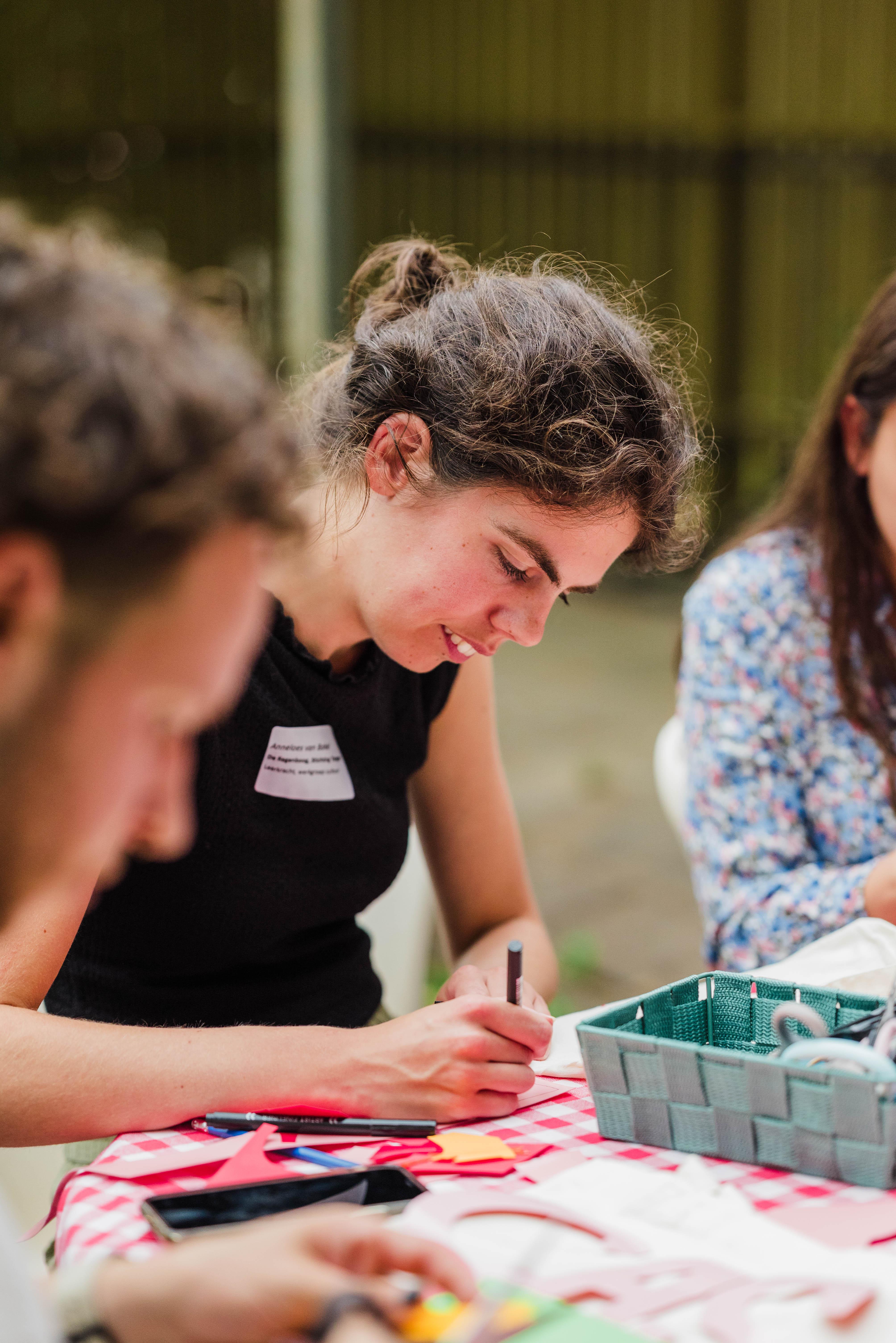 Design je eigen shirt of tas met je collega's - Foto