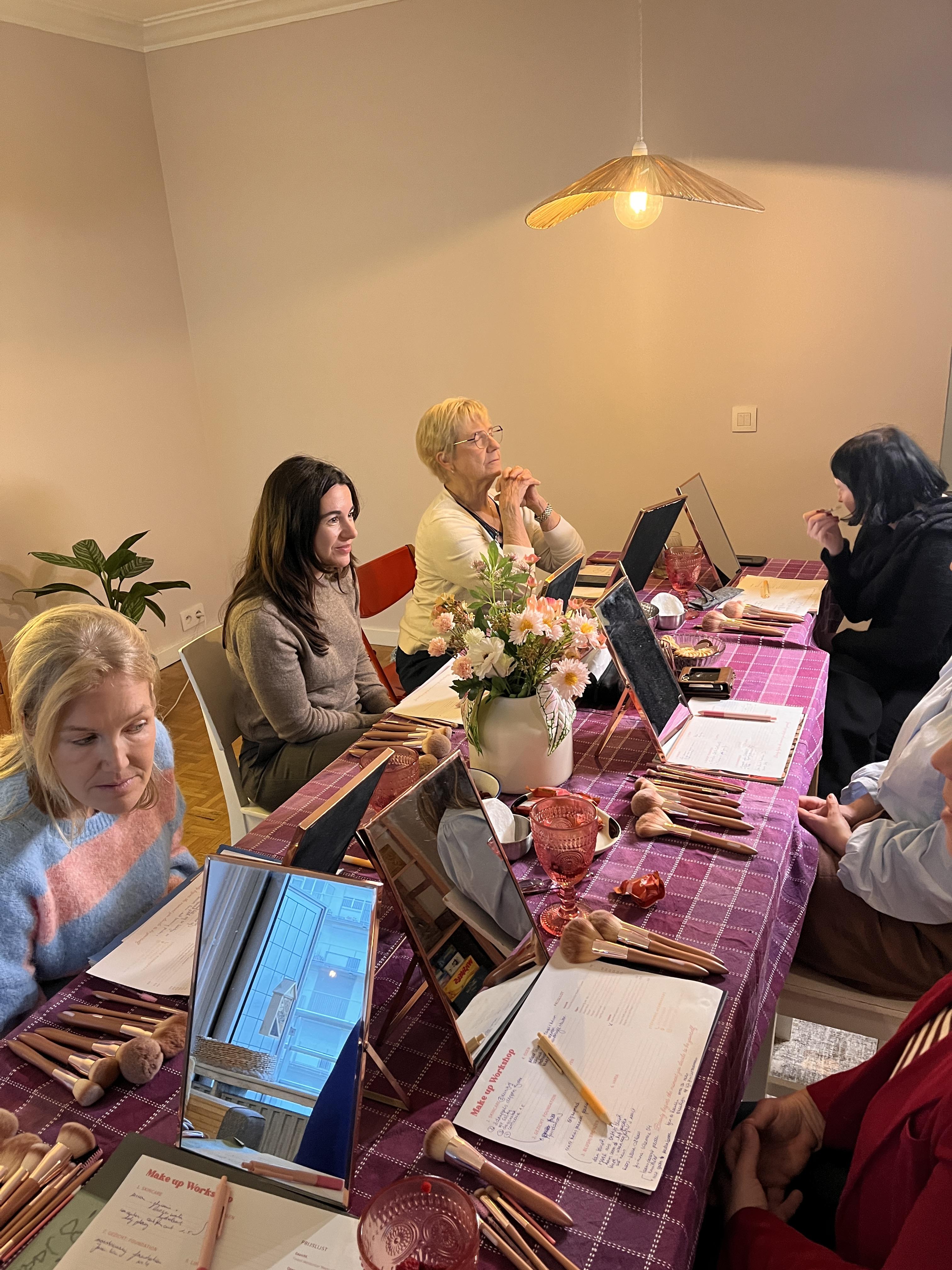 make-up workshop op aanvraag in groep - Foto