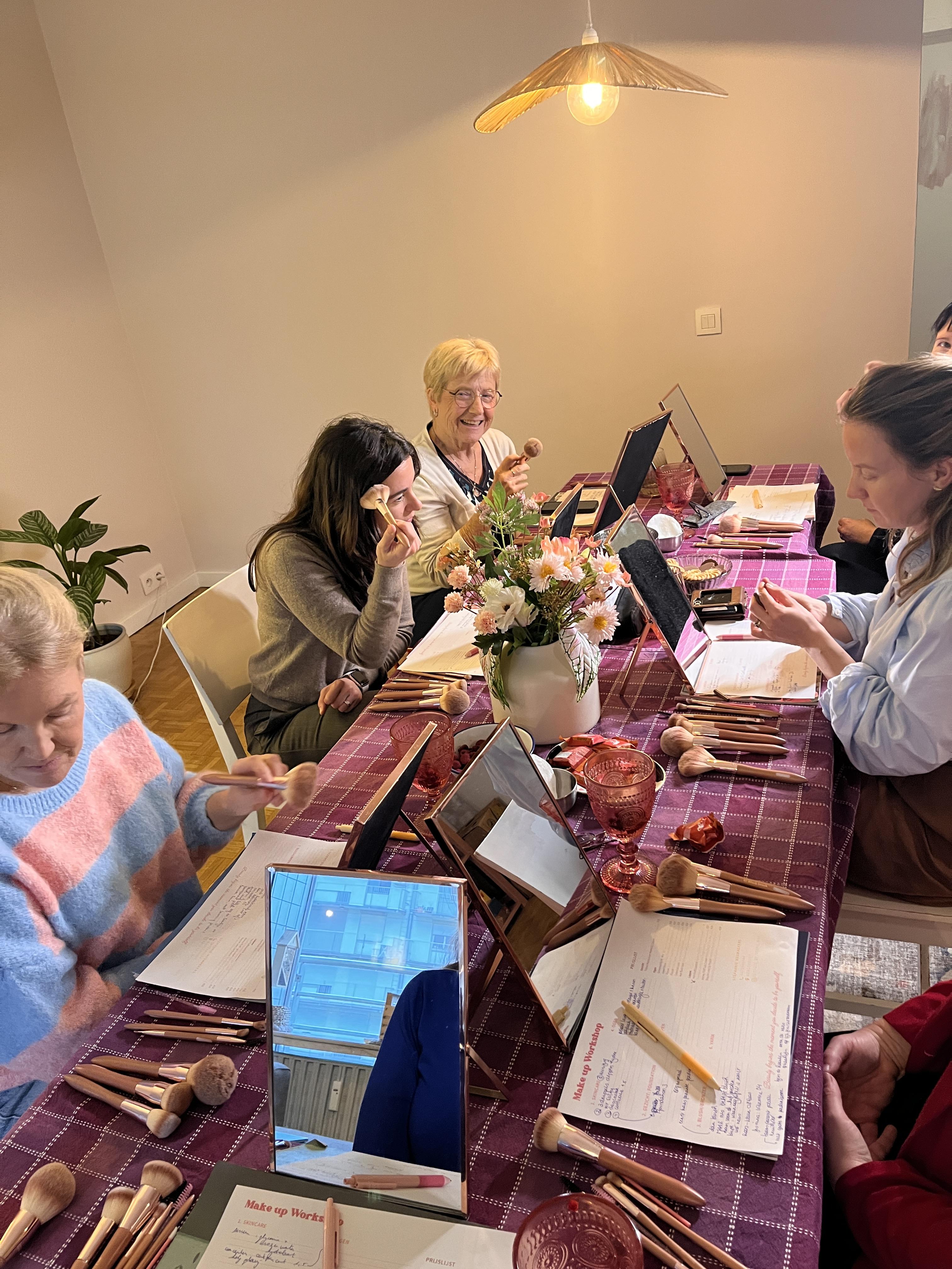 Groepsworkshop MAKE-UP Basisroutine en oogopmaak - Foto