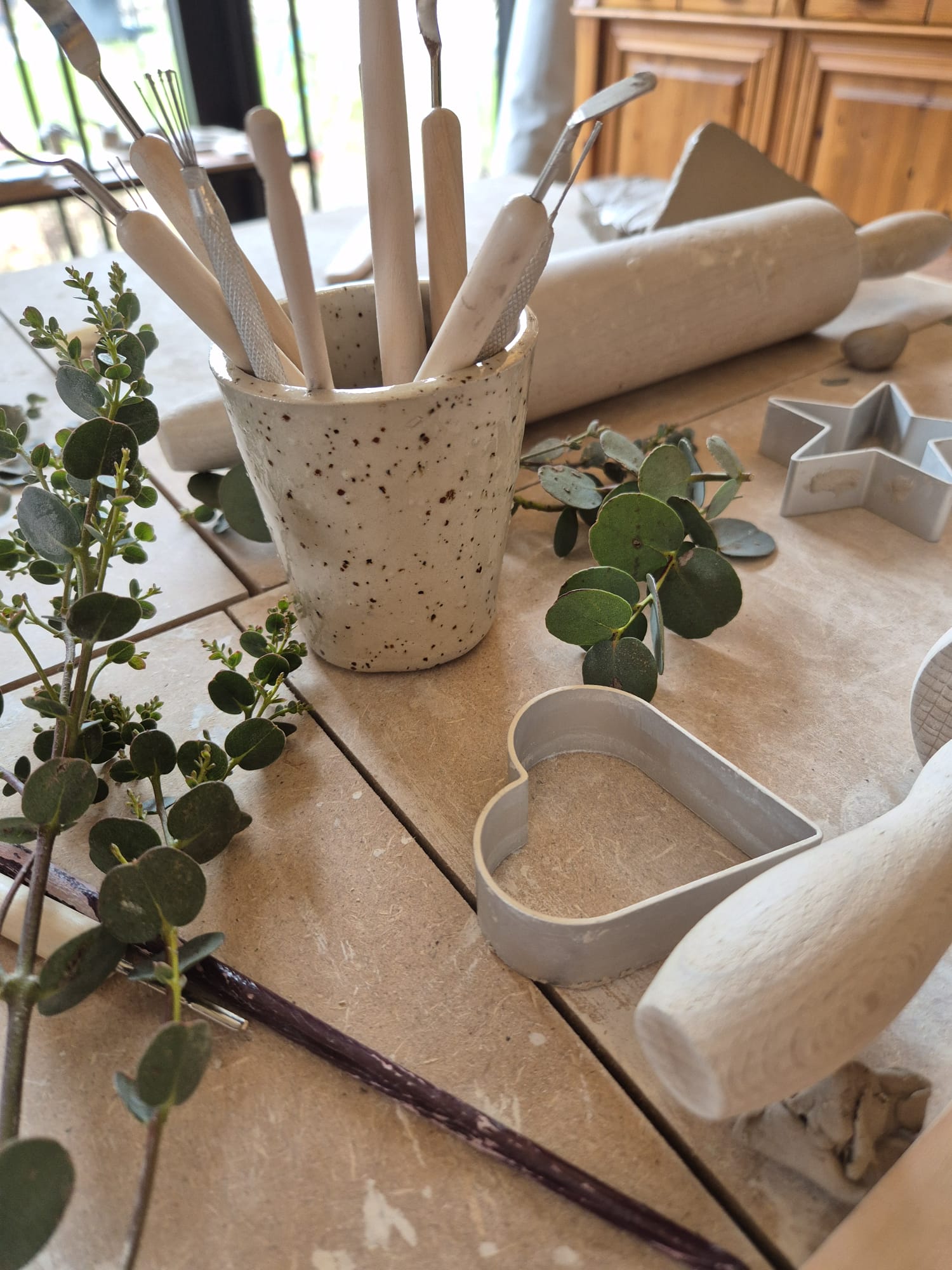 Tuinornamenten maken in klei