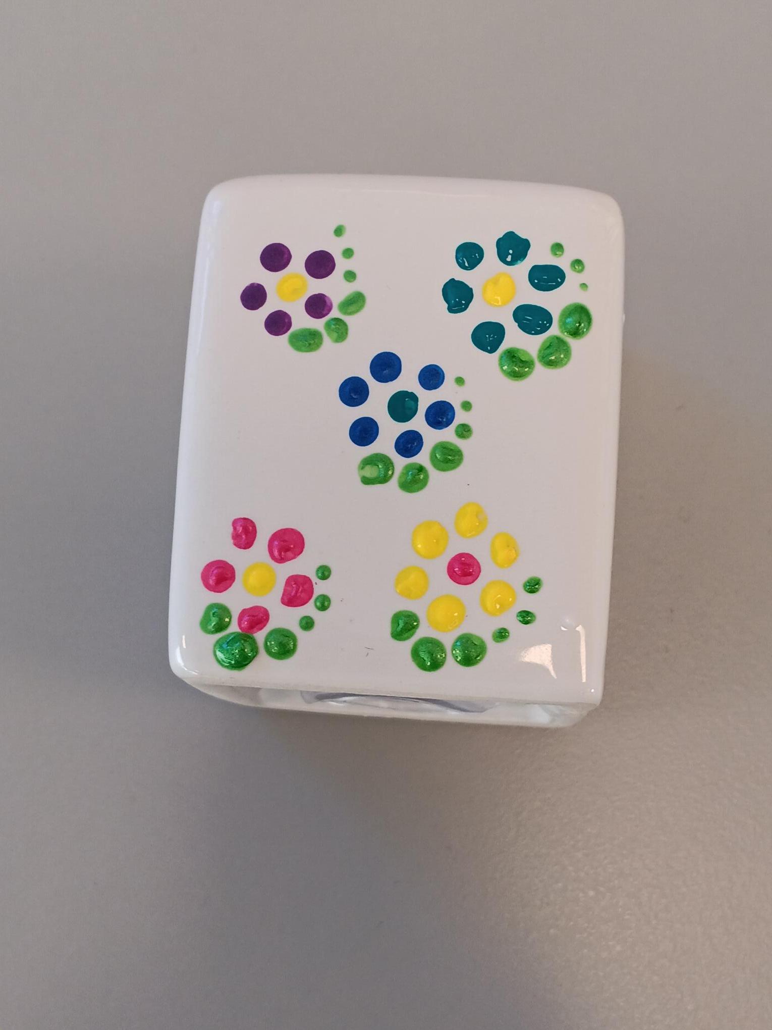 Ouder-kind workshop: stippen op porselein of glas - Foto