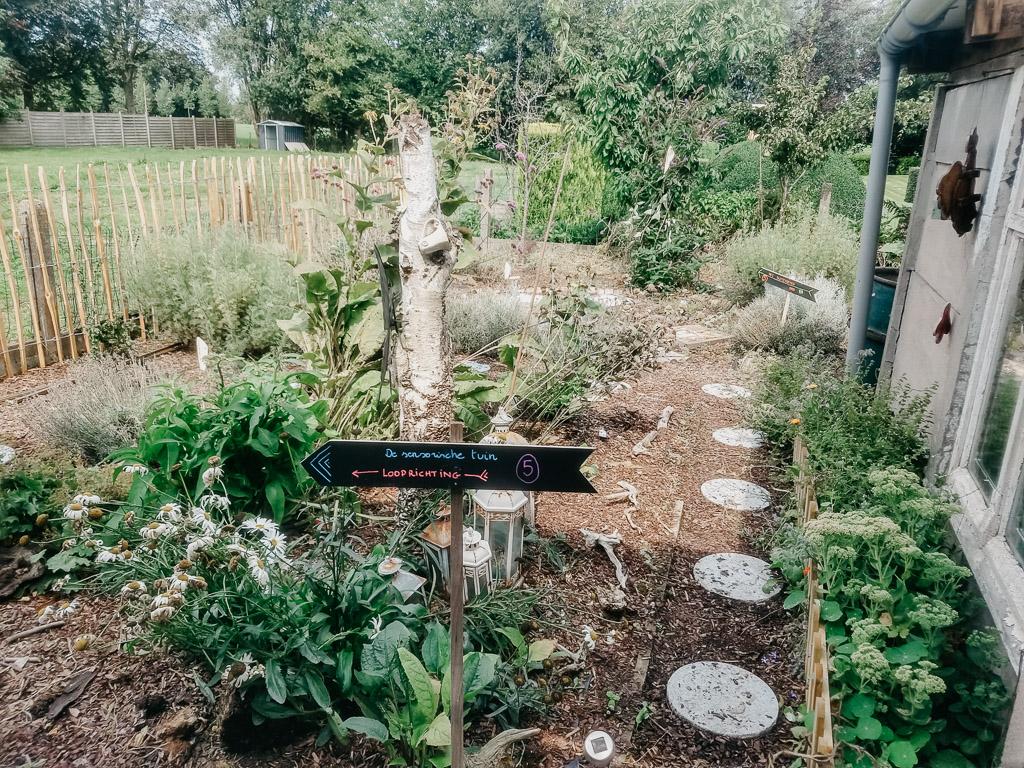 In Tilly's magische tuin (met keramiek en kruiden) Een uniek verjaardagsfeestje in Tilly's Academie voor Creatieve Kunsten - Foto