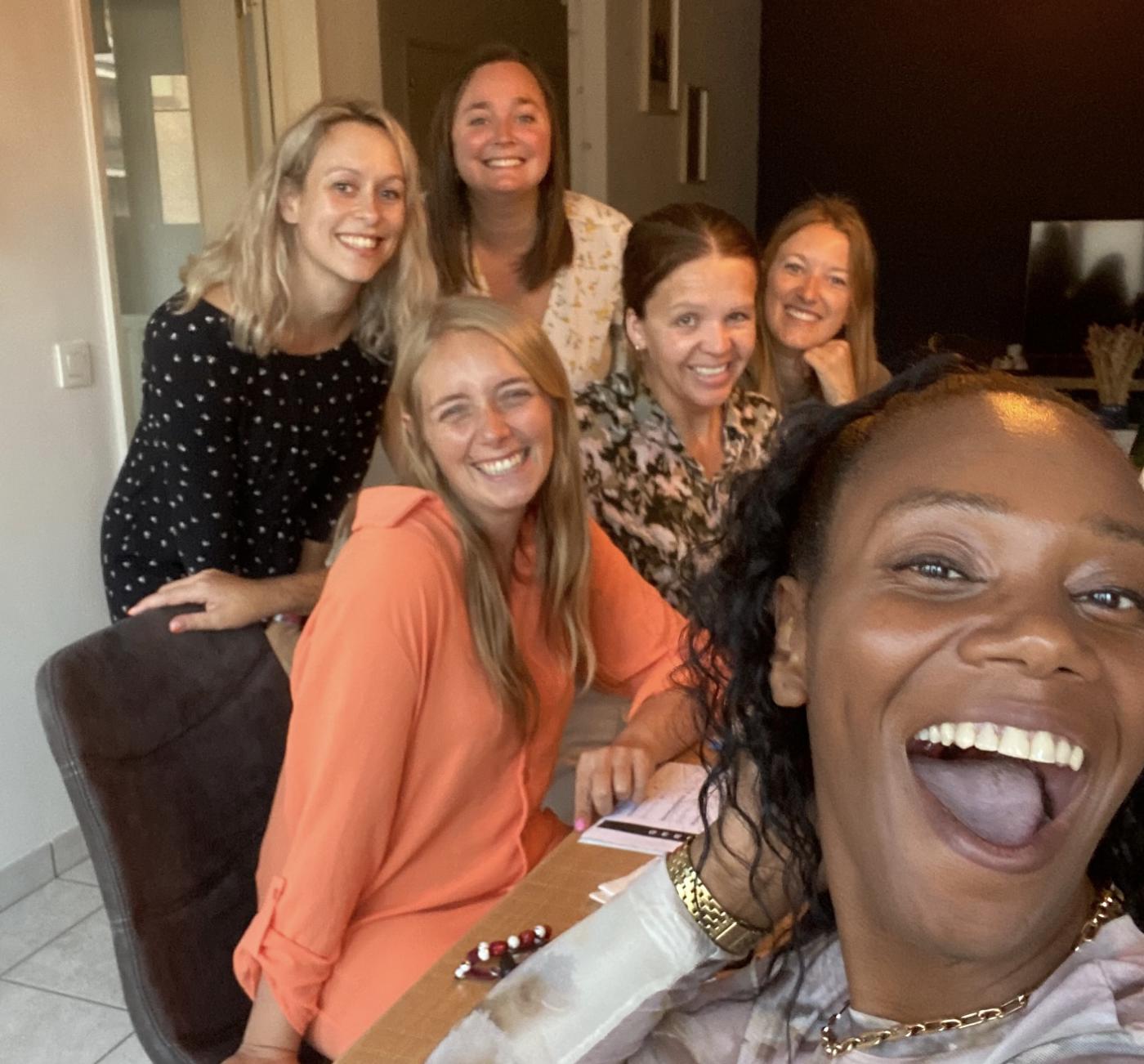 Ladies Night Tarot Soirée: Verdiep je Spirituele Connectie - Workshop - Foto