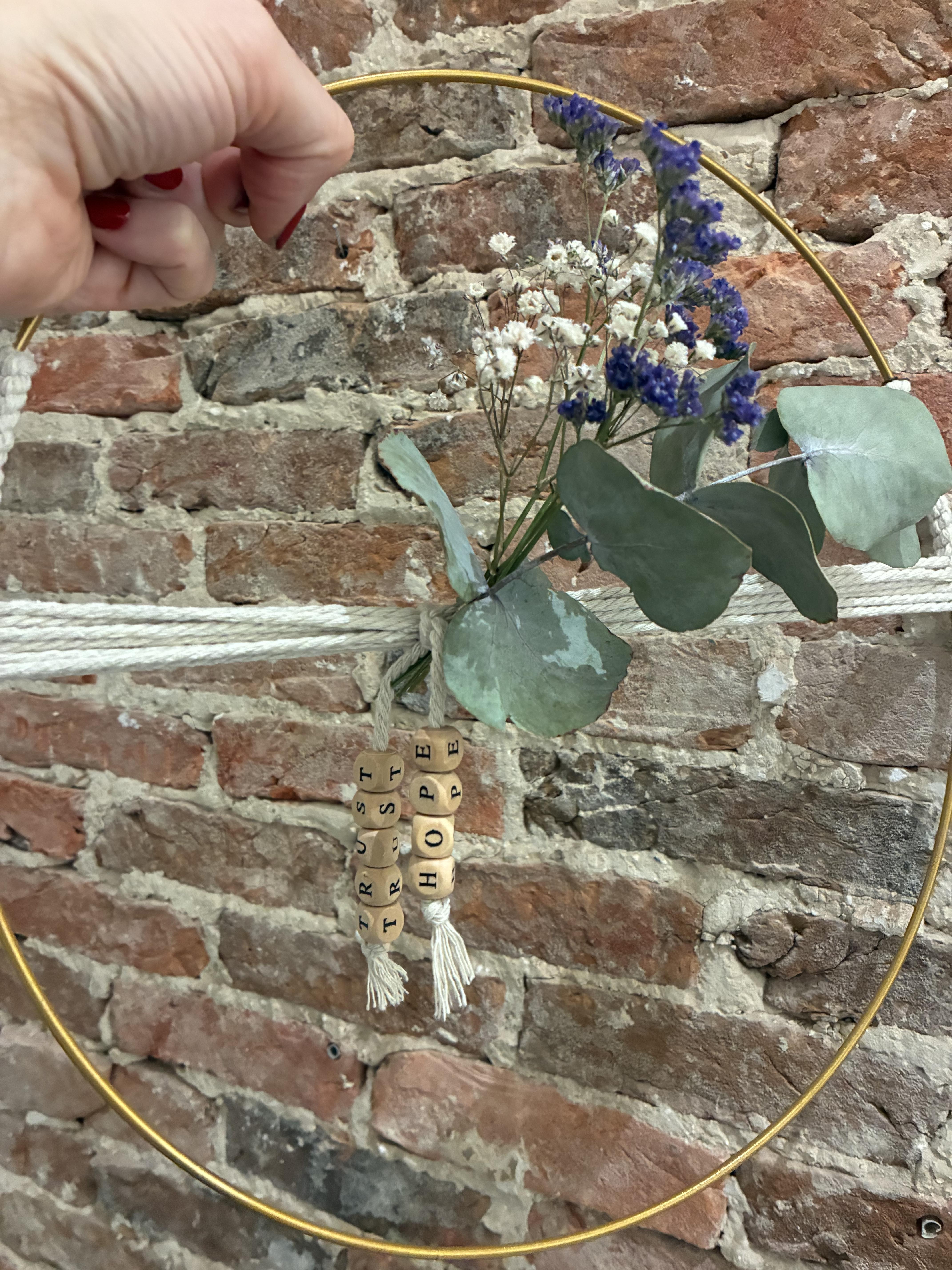 Creëer 2 trendy touw & bloemencirkels - Foto