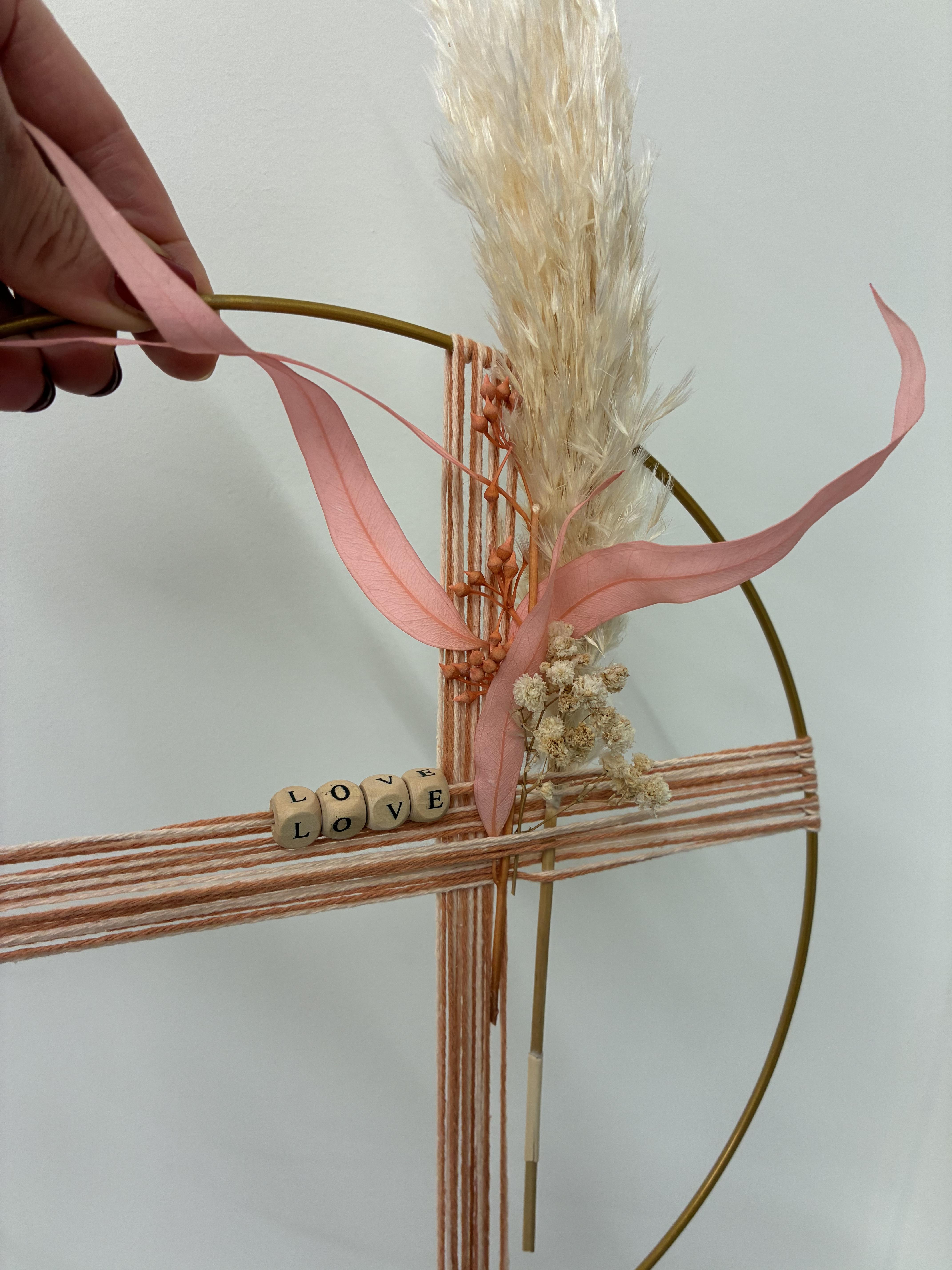 Bachlorette party: touw -en bloemencirkel met quote & sip - Foto