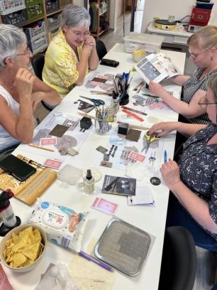 Zilverklei oorbellen en hanger