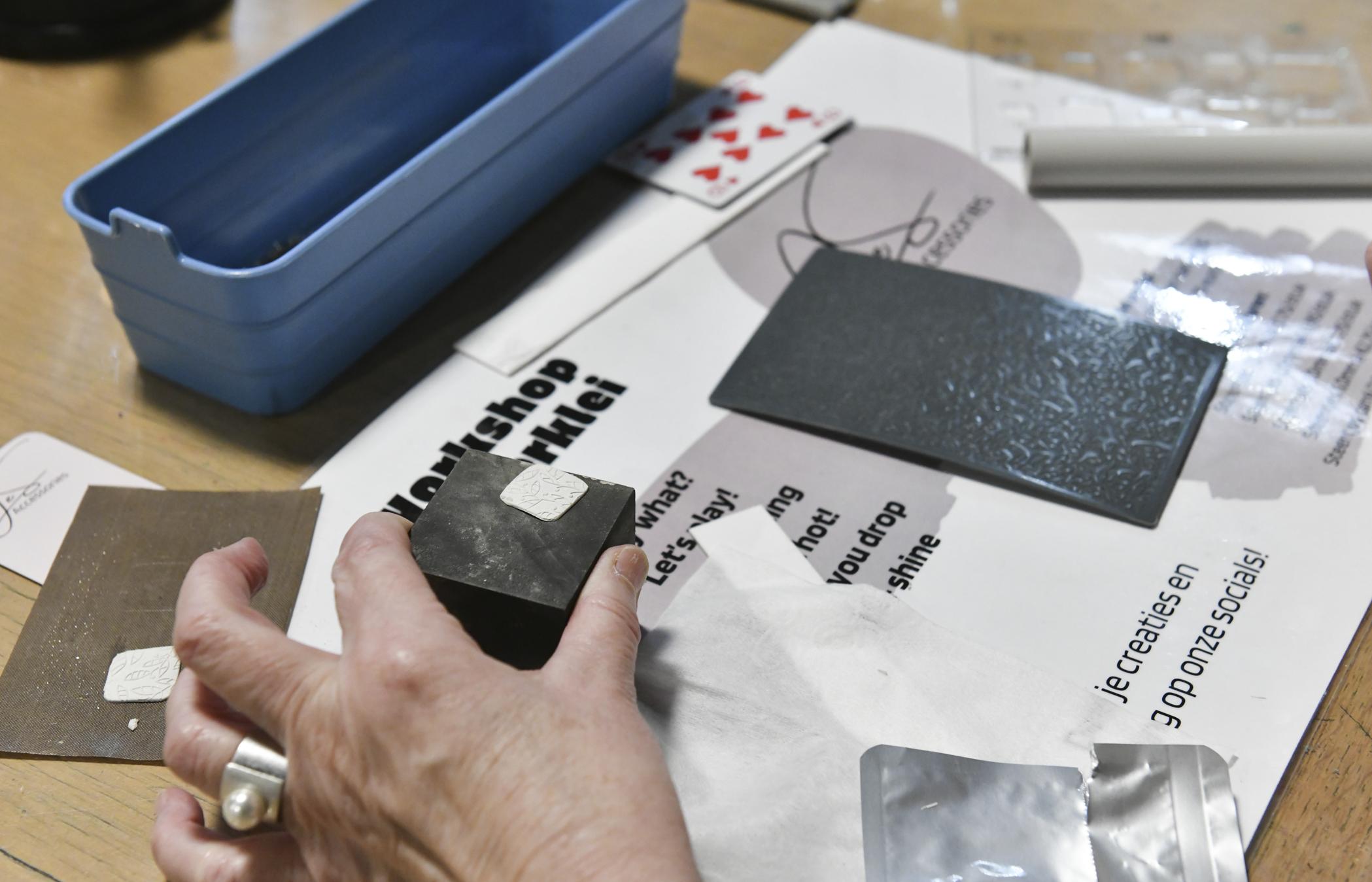 Bronzen oorbellen - Foto