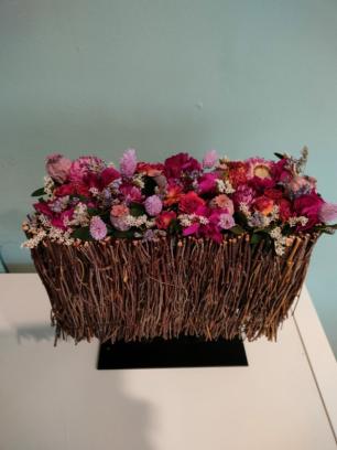 Modern bloemstuk met droogbloemen