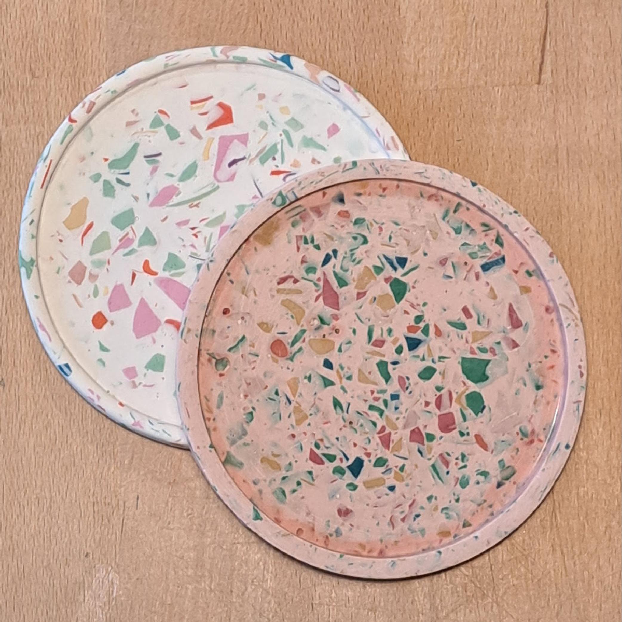 Korte terrazzo workshop voor middelgrote groepen – Maak je eigen terrazzo coaster in 1,5u - Foto