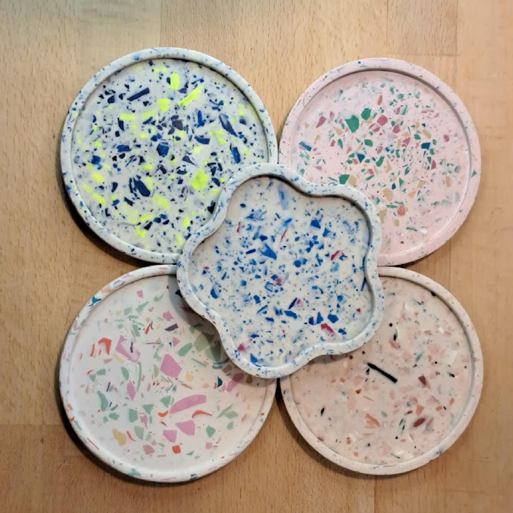 Korte terrazzo workshop voor middelgrote groepen – Maak je eigen terrazzo coaster in 1,5u - Foto