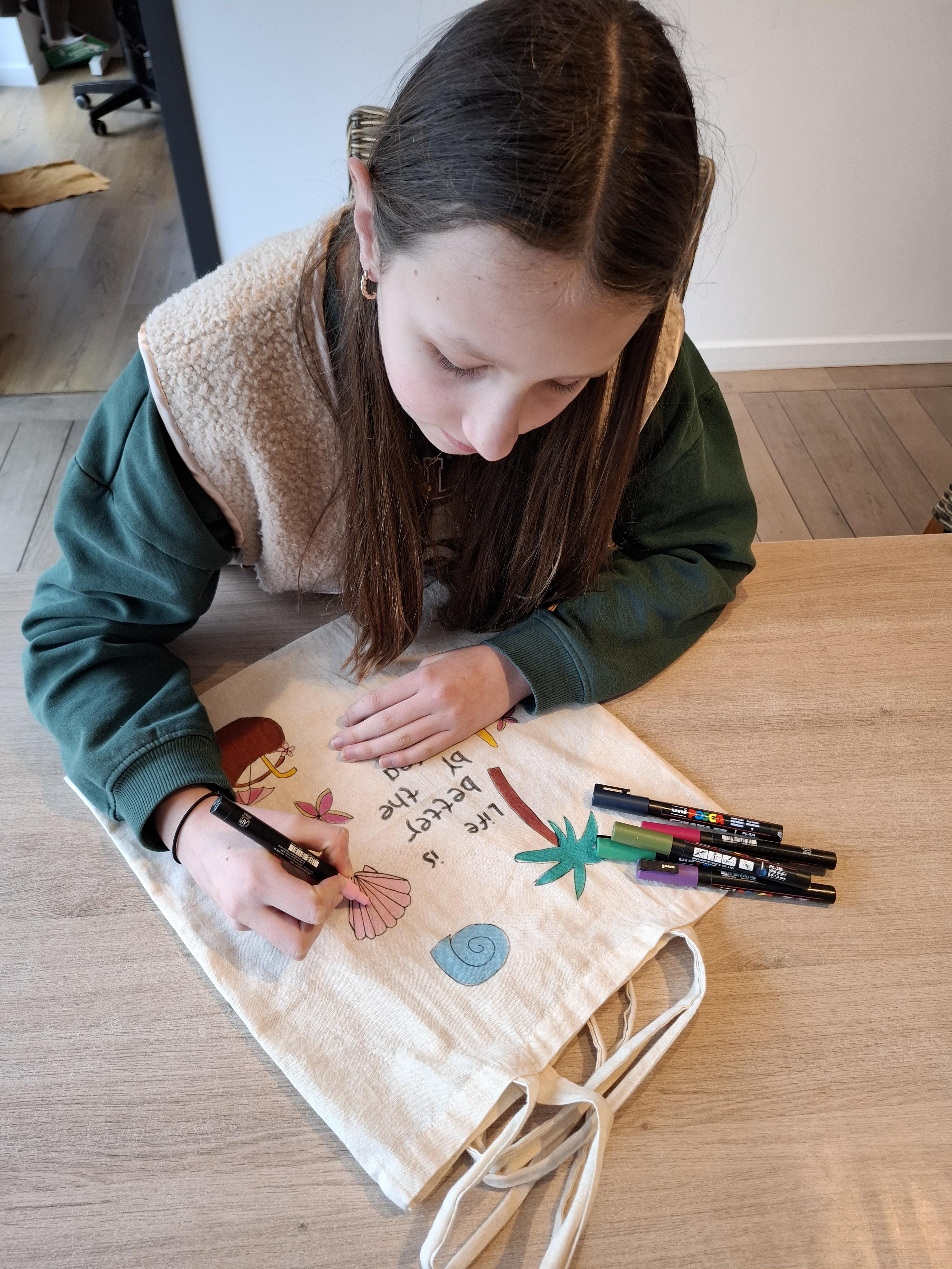 Kinderworkshop: totebag pimpen - Foto