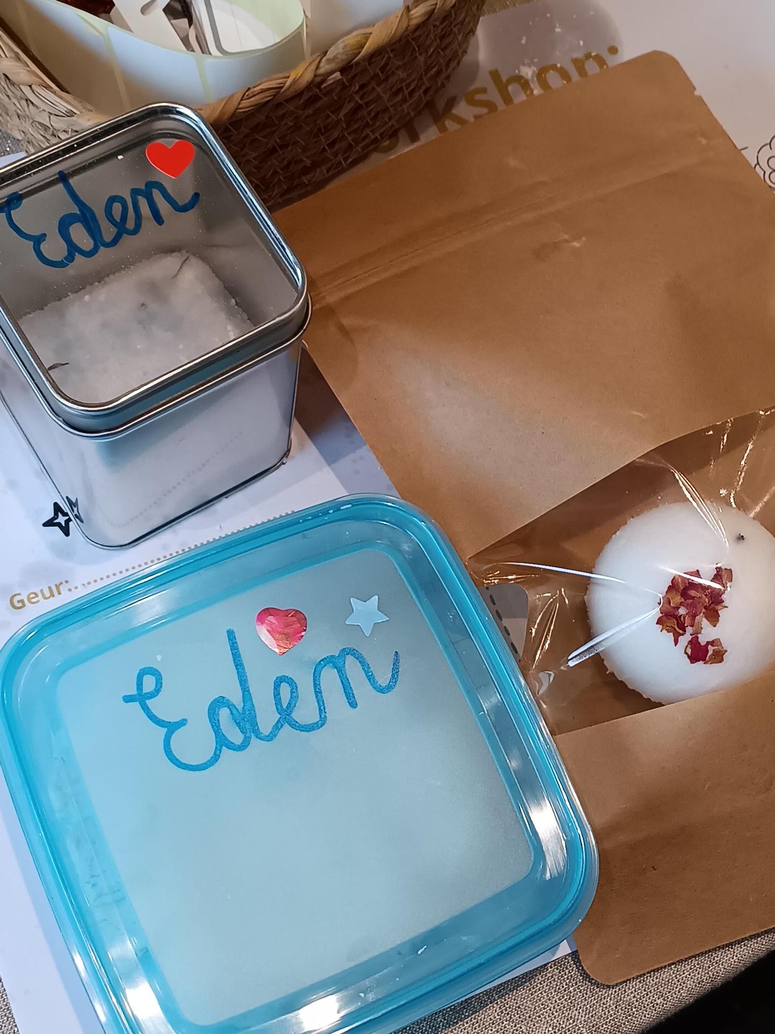 Bruisbal, kneedzeep en badzout maken met kinderen - Foto