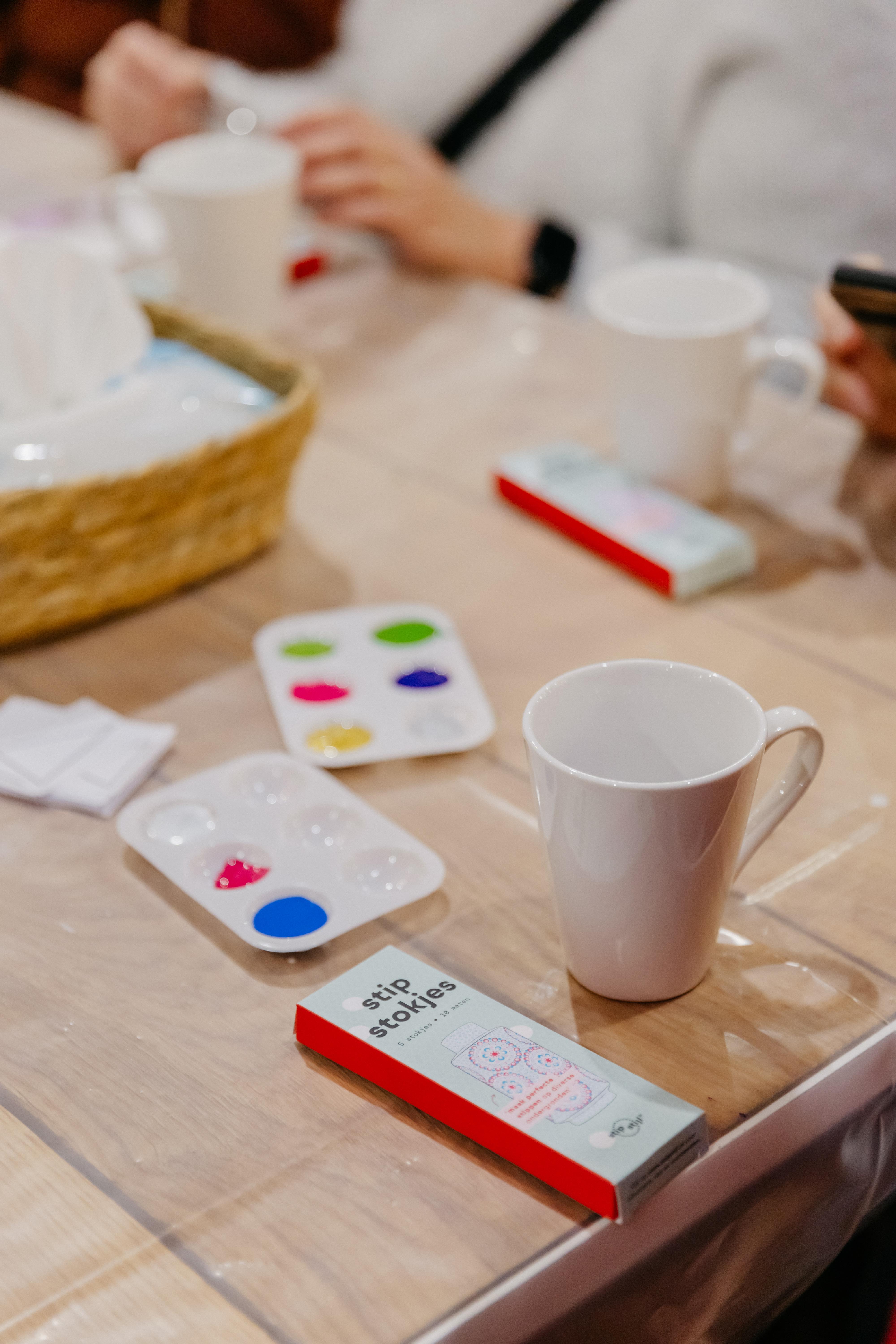 Stippen op porselein of glas workshop - Foto