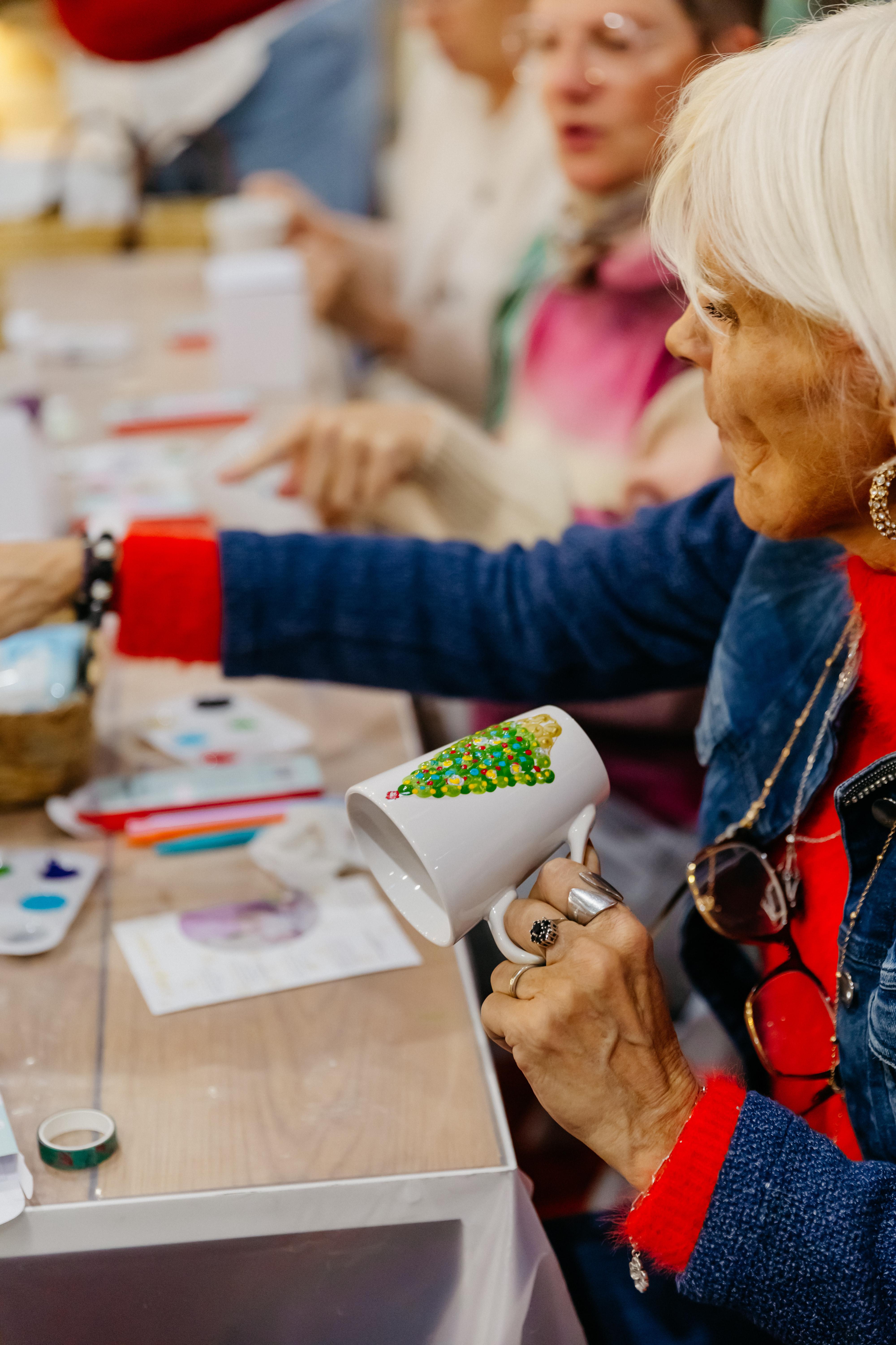 Stippen op porselein of glas workshop - Foto