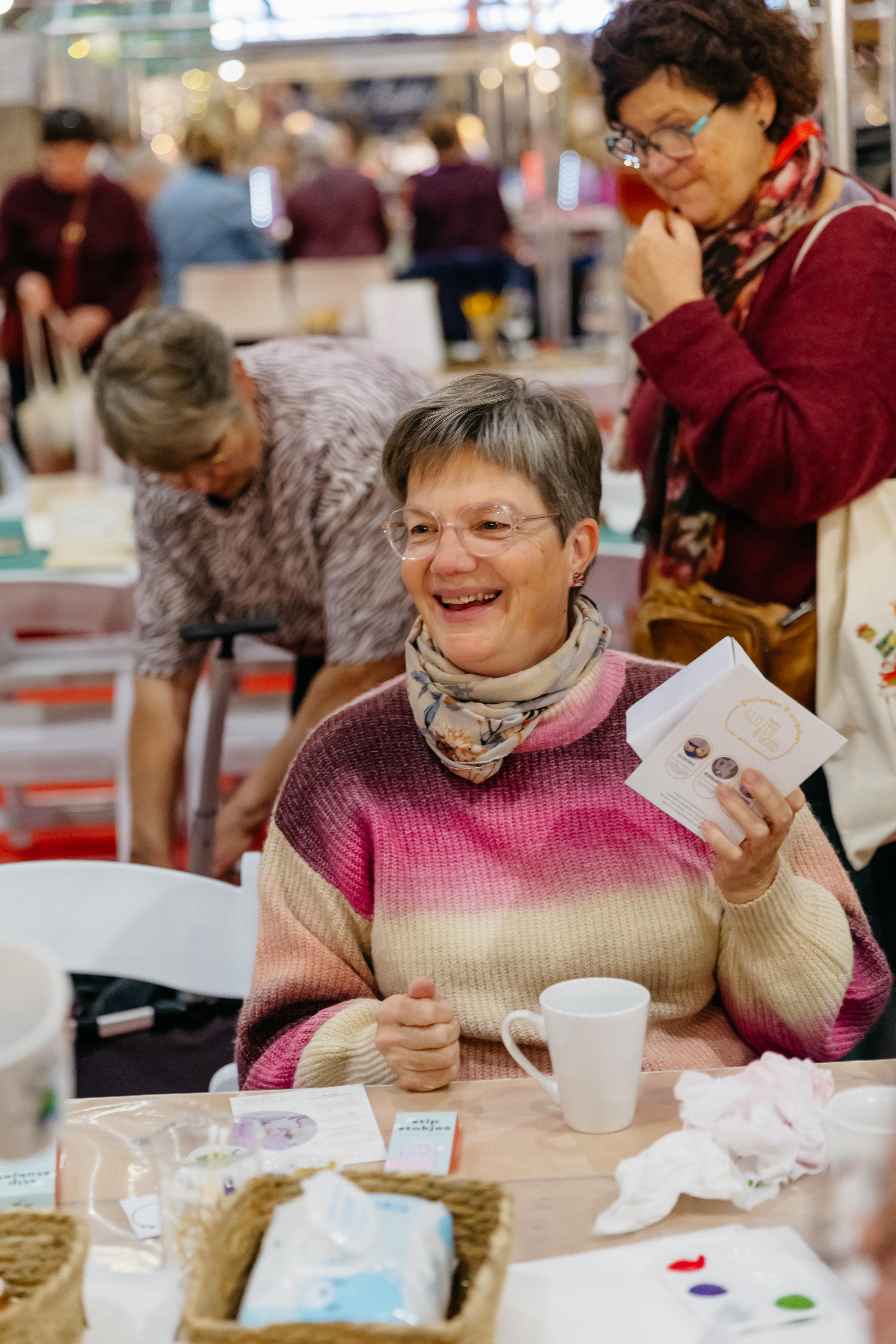 Stippen op porselein of glas workshop - Foto