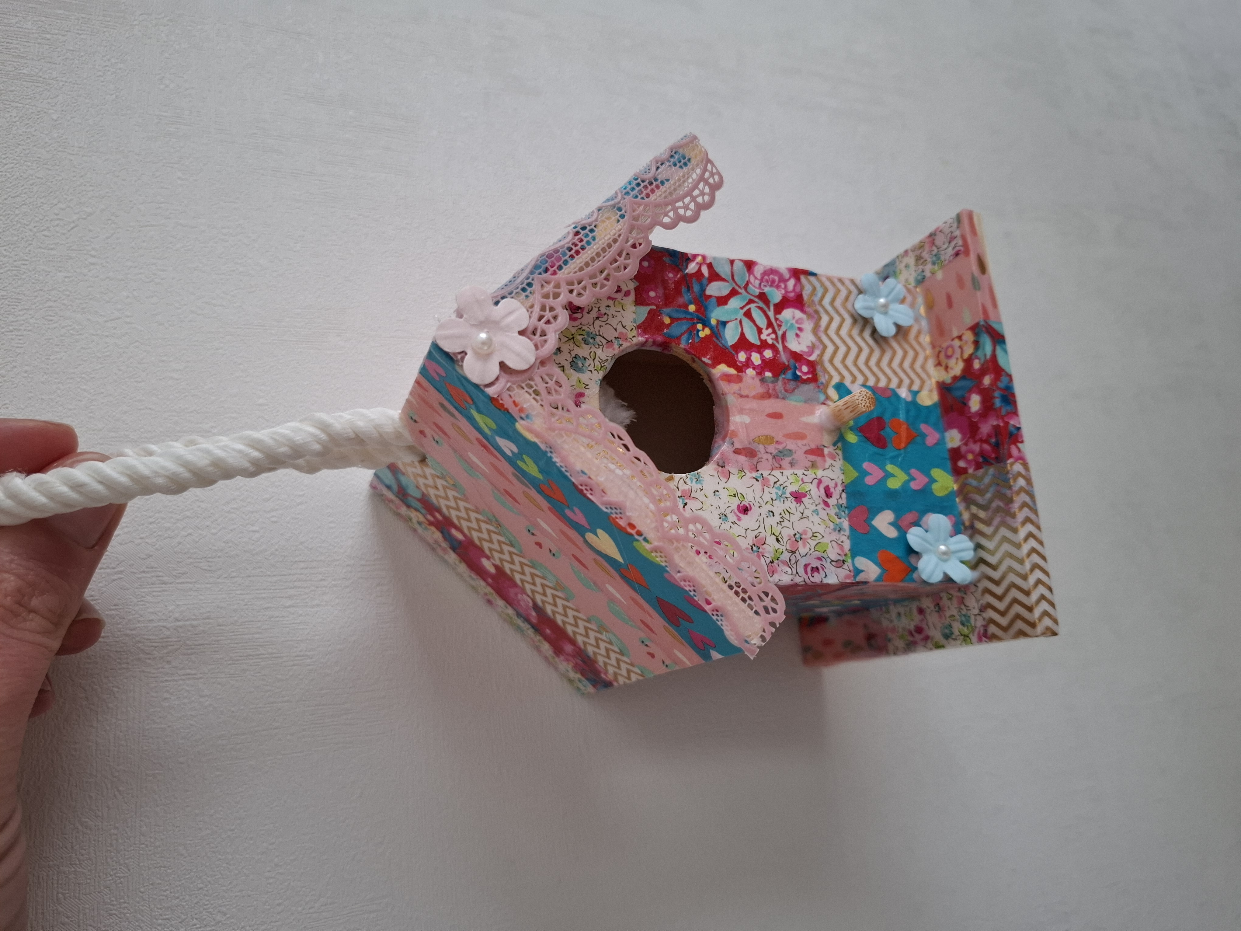 Versier je eigen vogelhuisje met decopatch