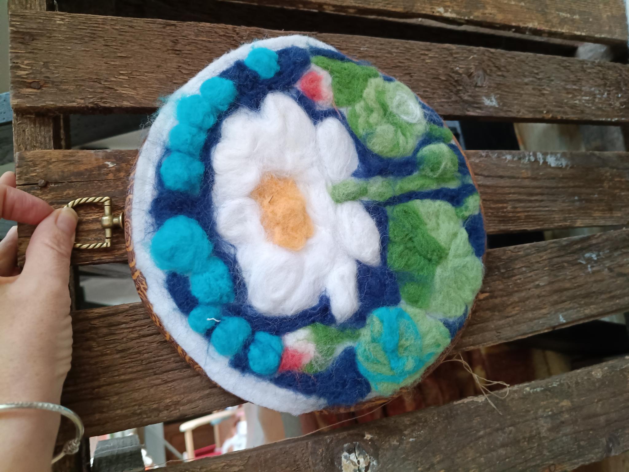 "Lotus Bloom DIY: Naaldviltkunst in een Borduurring"-DIY kit