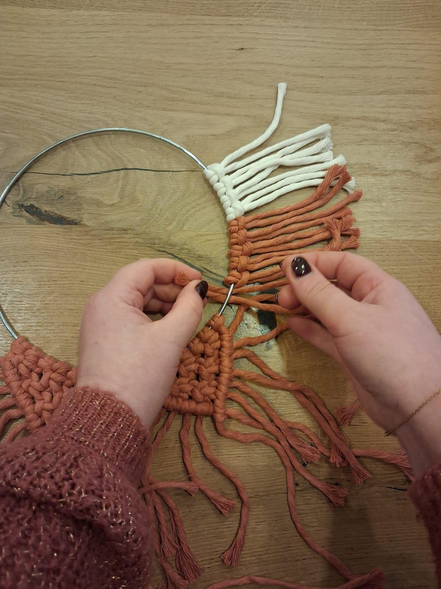 🐱 Knopen tussen de Katjes: macramé kattenspiegel - Foto