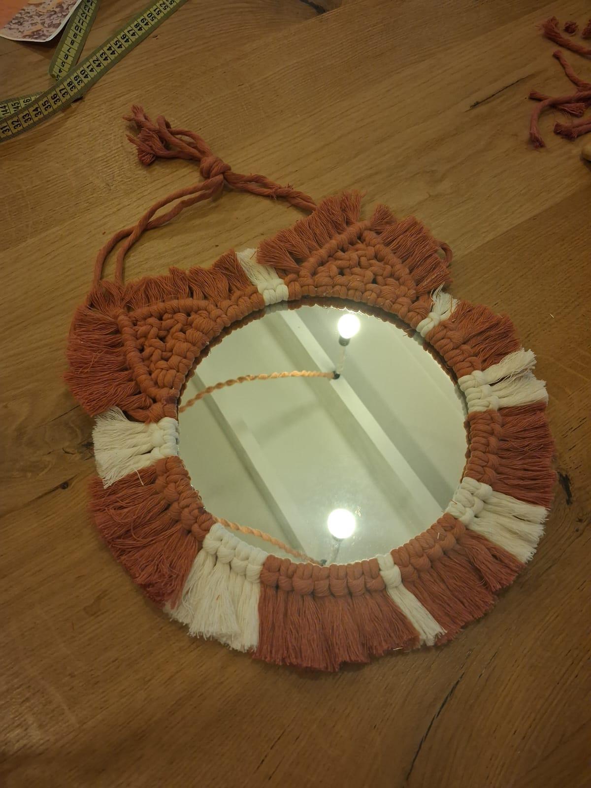 🐱 Knopen tussen de Katjes: macramé kattenspiegel - Foto