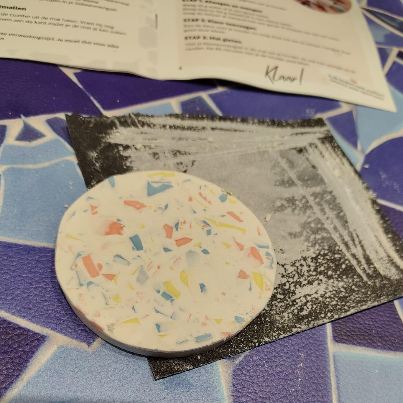Ouder-Kind Workshop Terrazzo-coasters bij REST - Foto