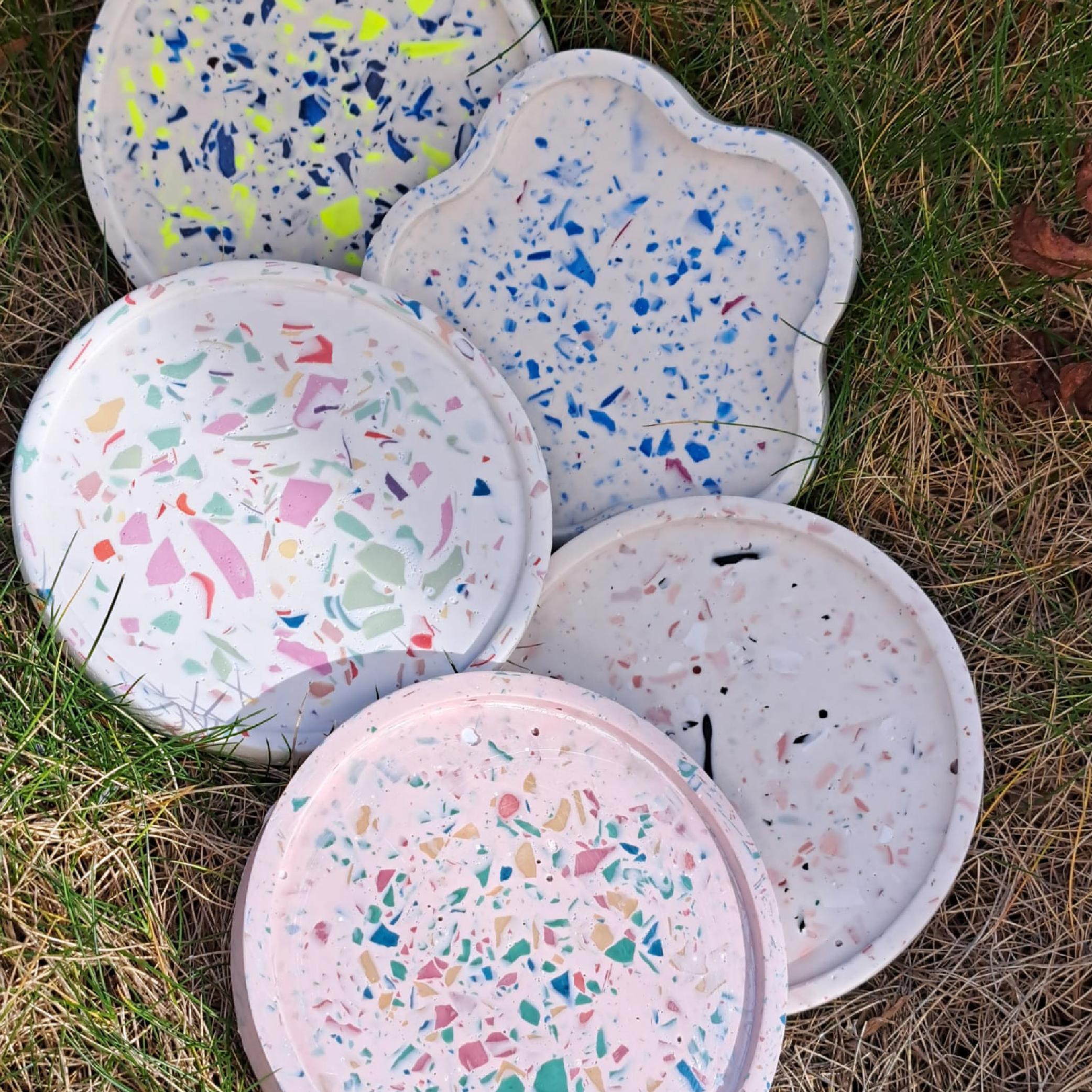 Korte terrazzo workshop voor middelgrote groepen – Maak je eigen terrazzo coasters in 1,5u à 2u - Foto