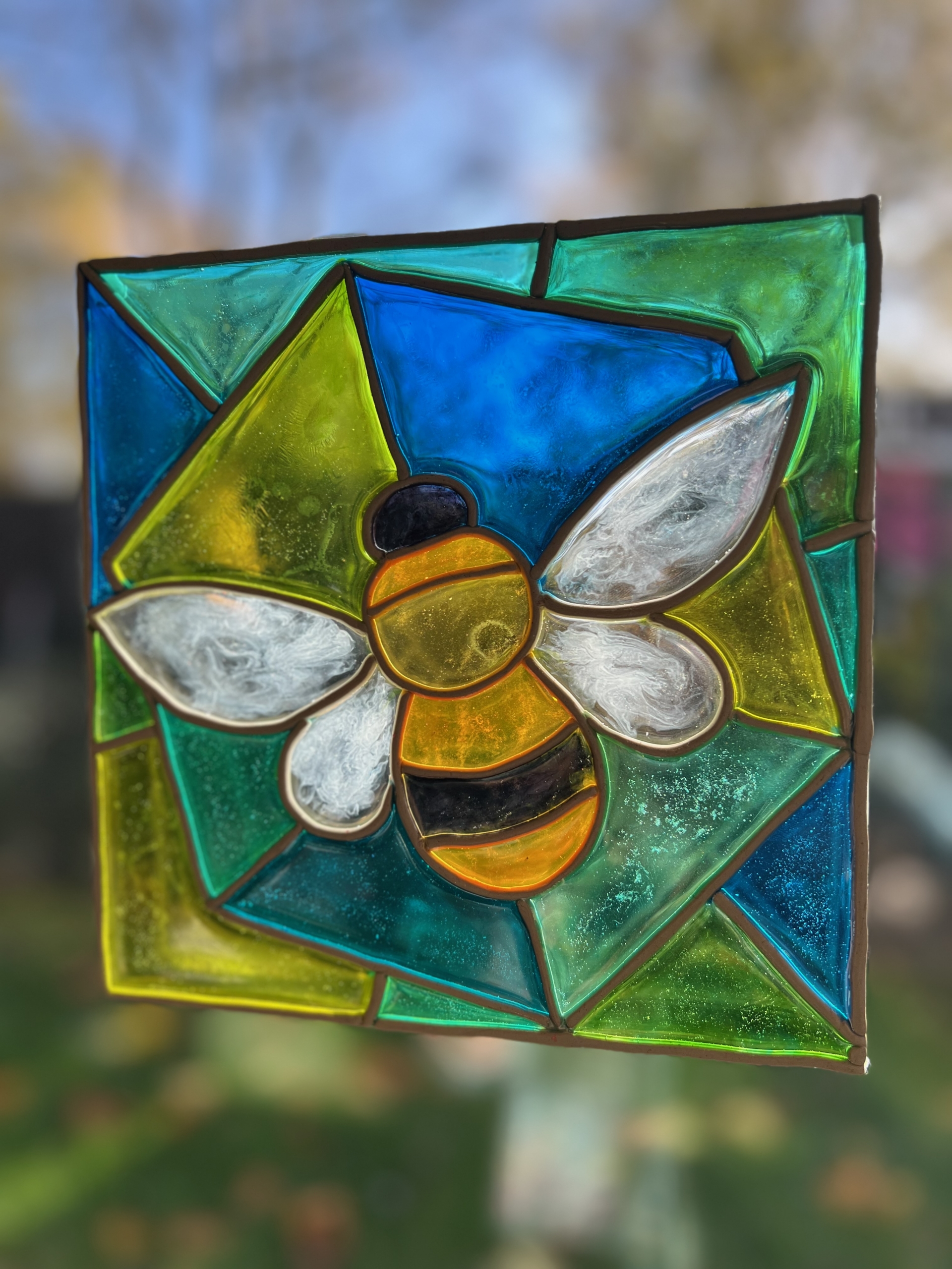 Epoxy/resin art: glasraam– spel van kleur en licht maart
