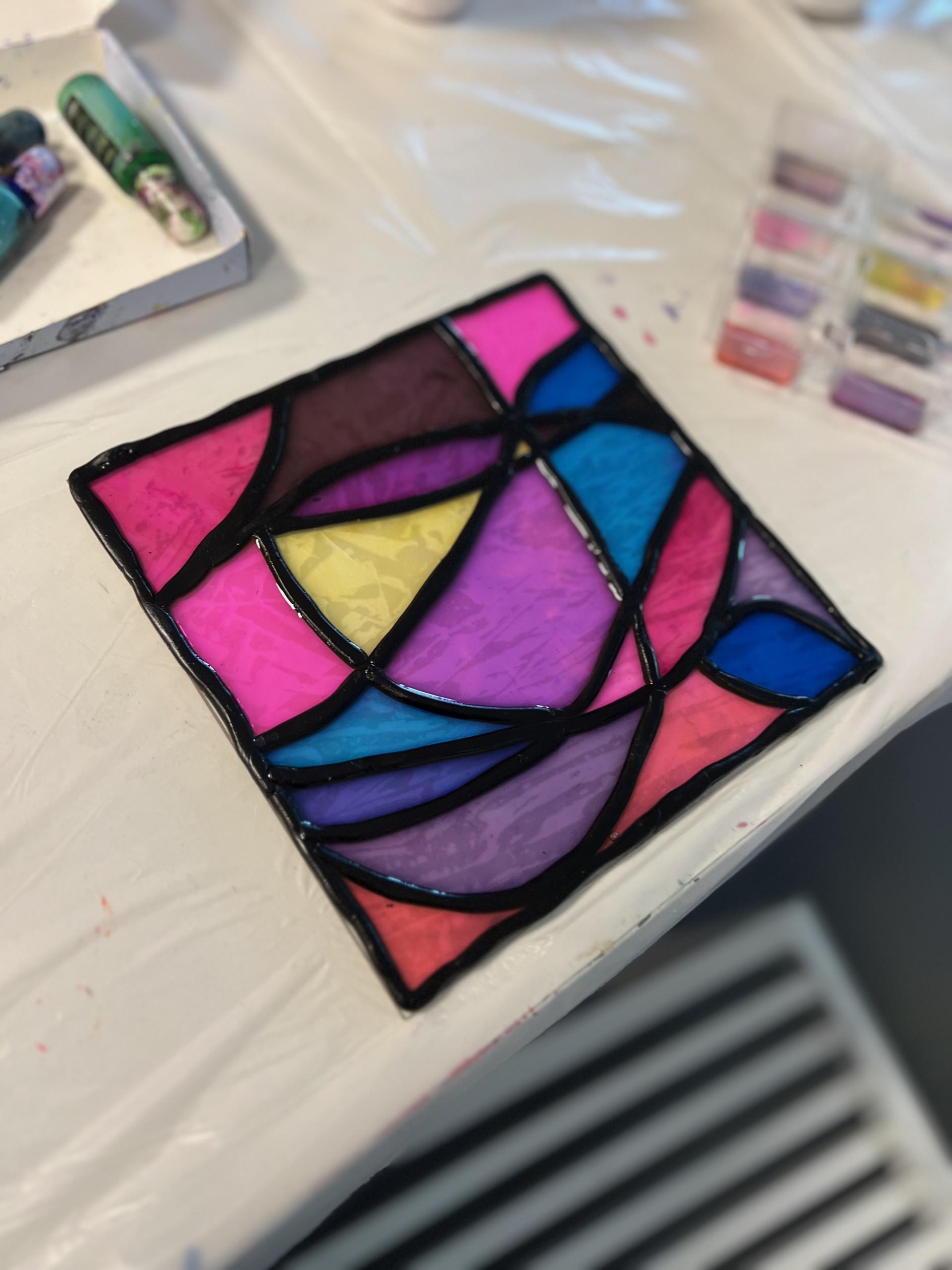 Epoxy/resin art: glasraam– spel van kleur en licht maart - Foto