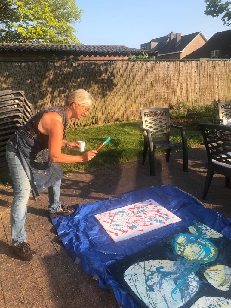 Acryl: action painting maart - Foto