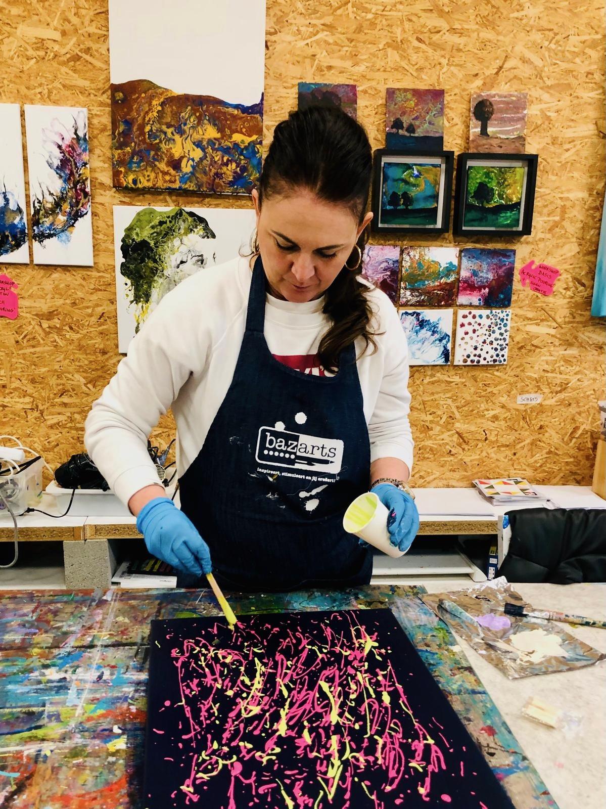 Acryl: action painting ouder-kind - Foto